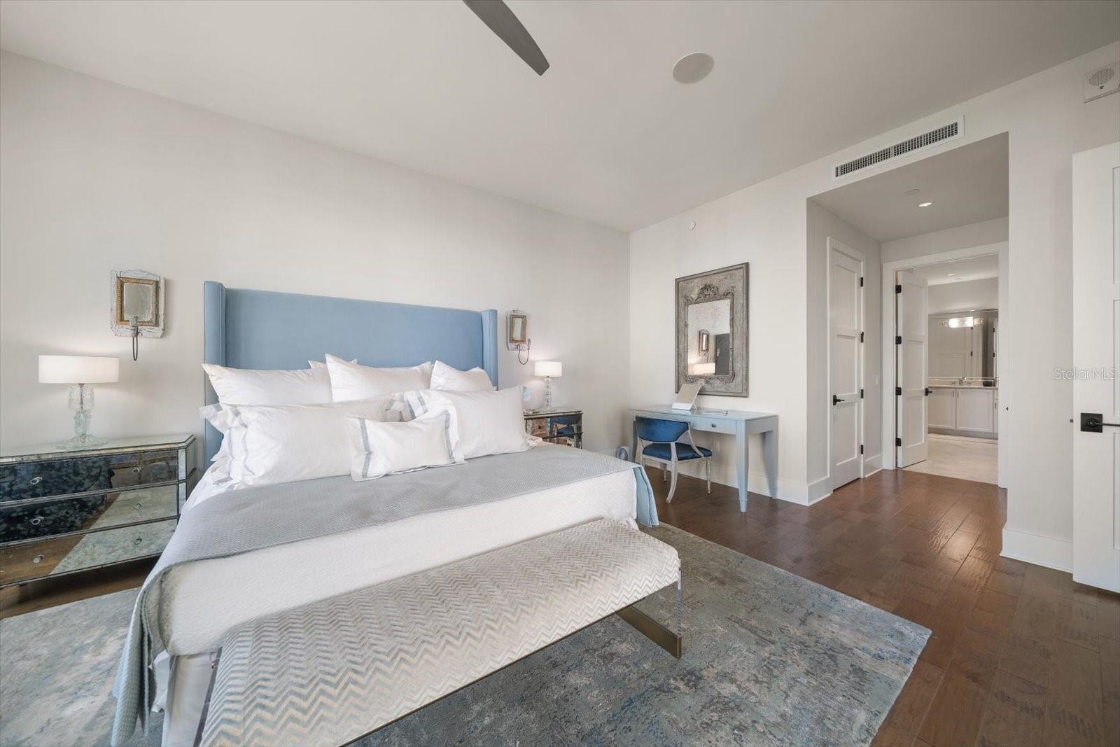 Image 18 of 79 For 8 Palm Terrace 605