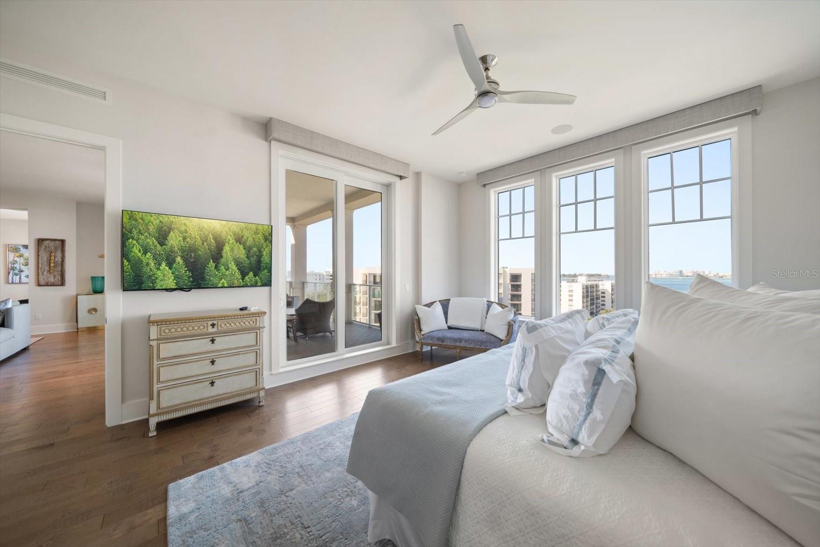 Image 20 of 79 For 8 Palm Terrace 605