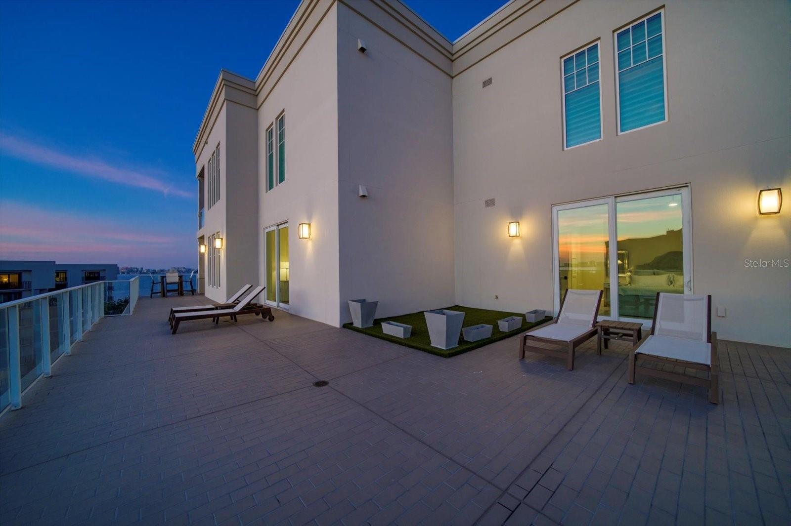 Image 8 of 79 For 8 Palm Terrace 605