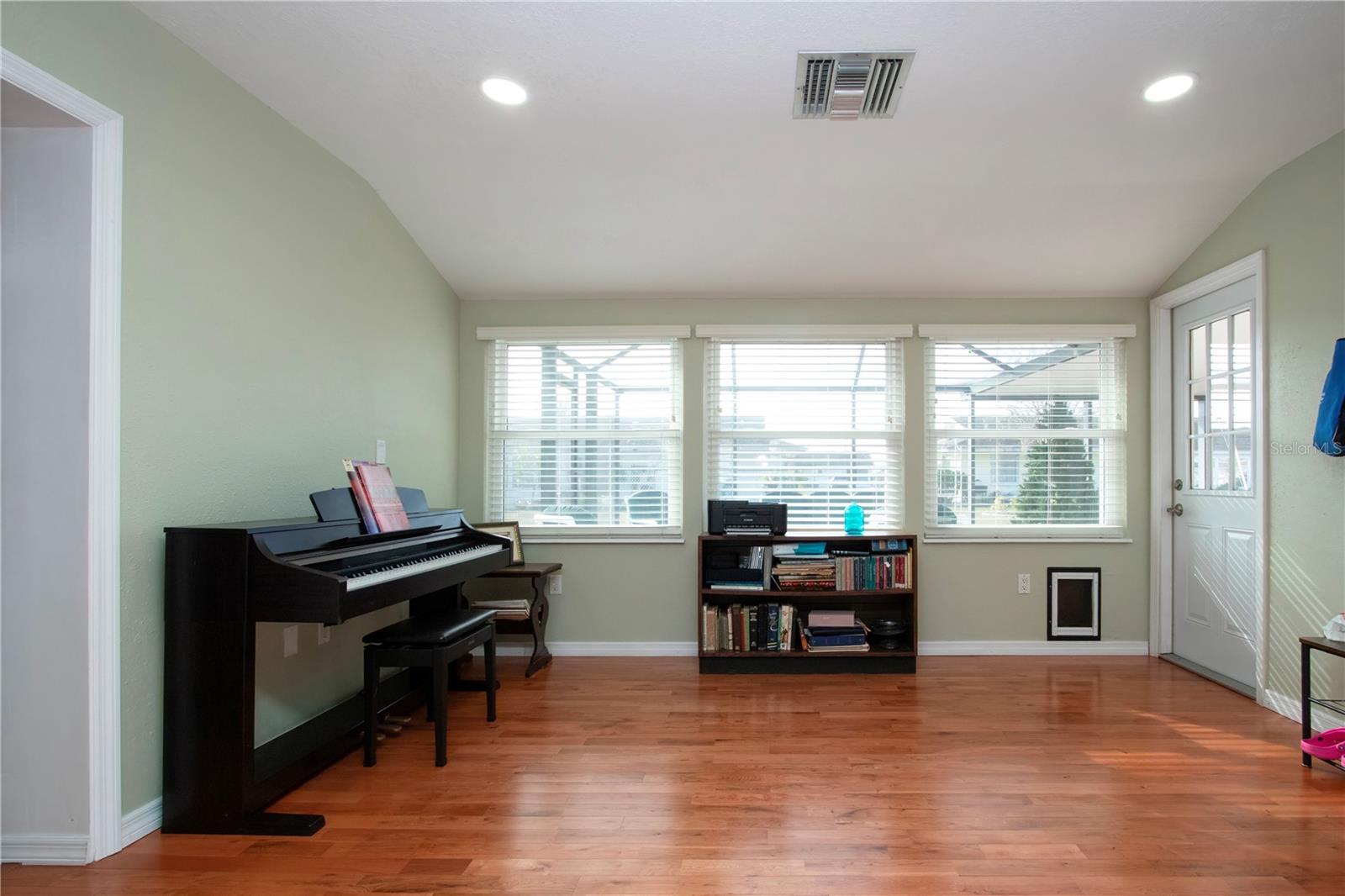 Image 10 of 32 For 618 Oakmont Avenue