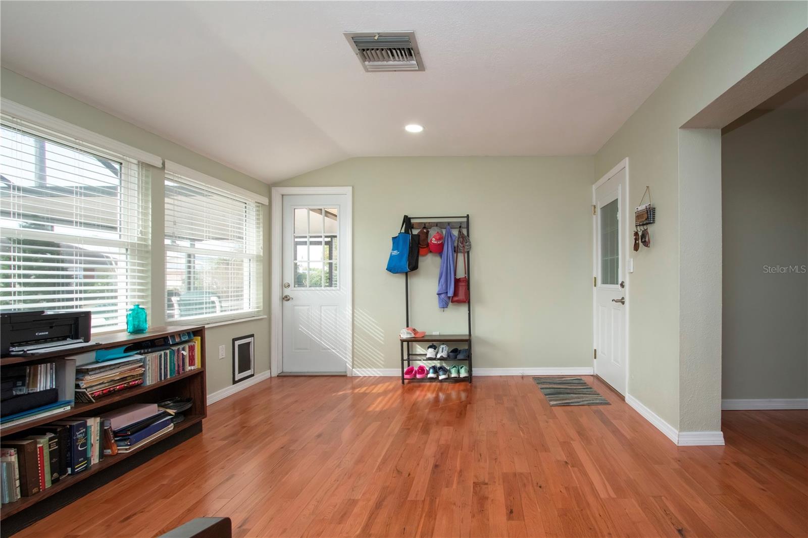 Image 11 of 32 For 618 Oakmont Avenue