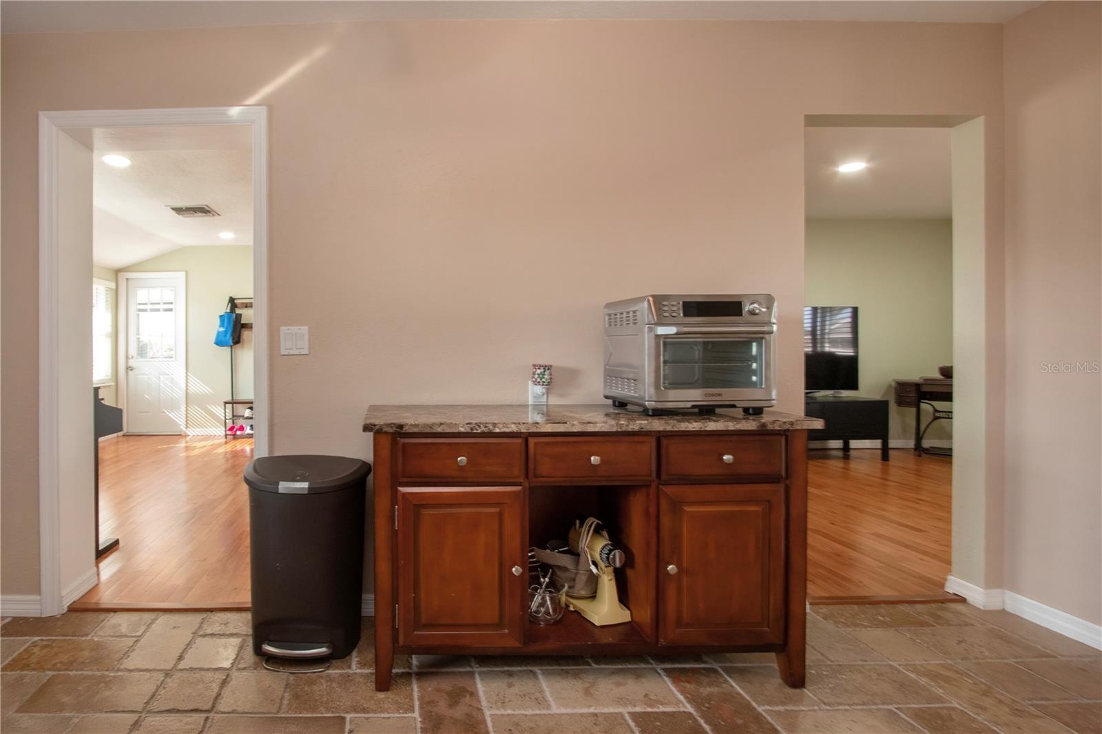 Image 16 of 32 For 618 Oakmont Avenue