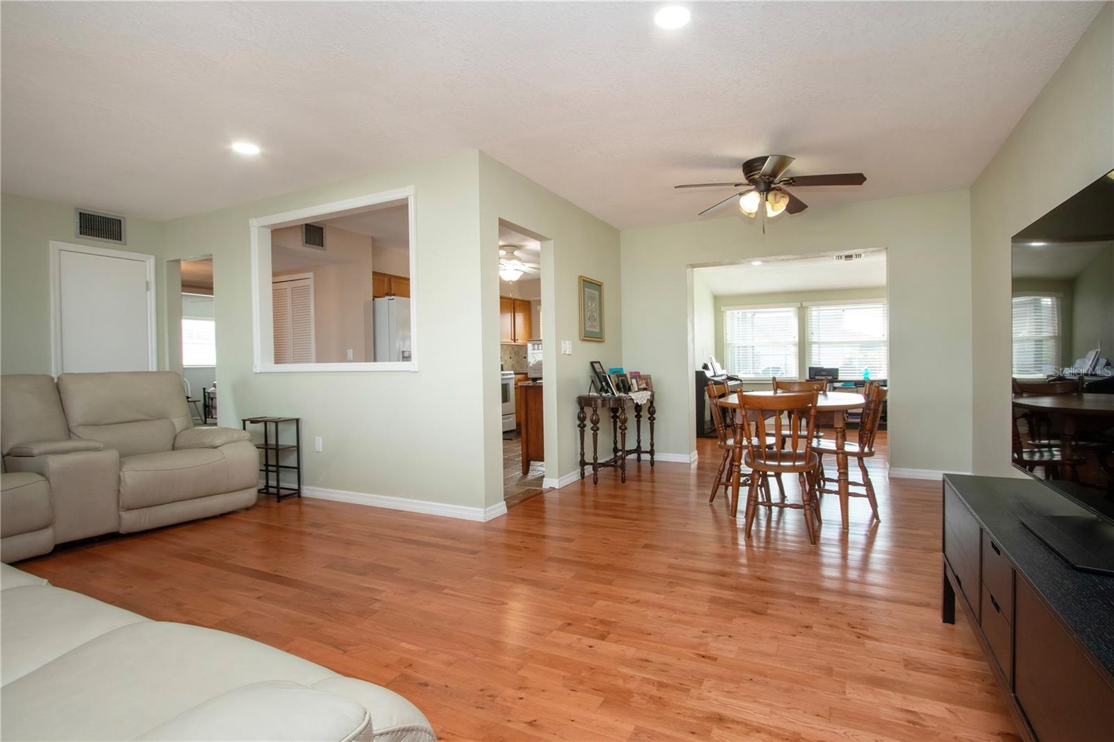 Image 7 of 32 For 618 Oakmont Avenue