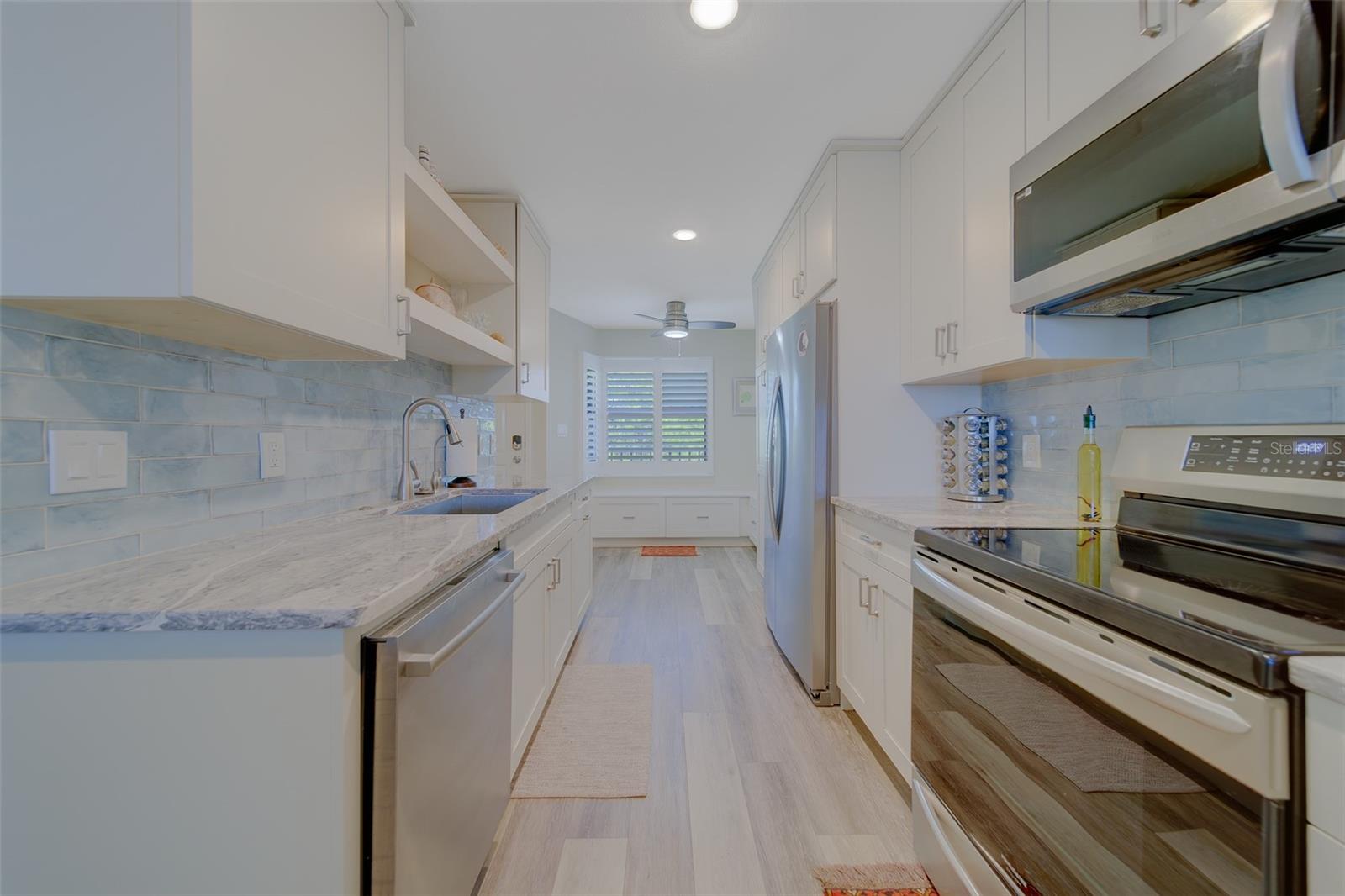 Image 11 of 66 For 5849 Park Street N 404