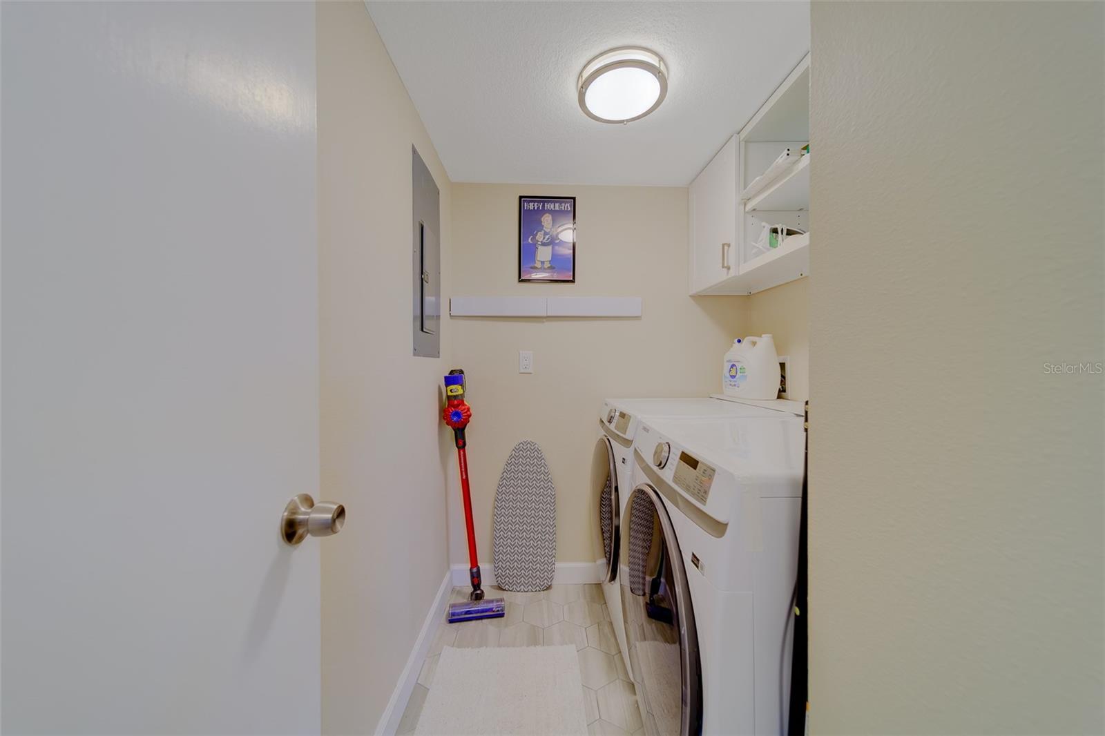 Image 14 of 66 For 5849 Park Street N 404