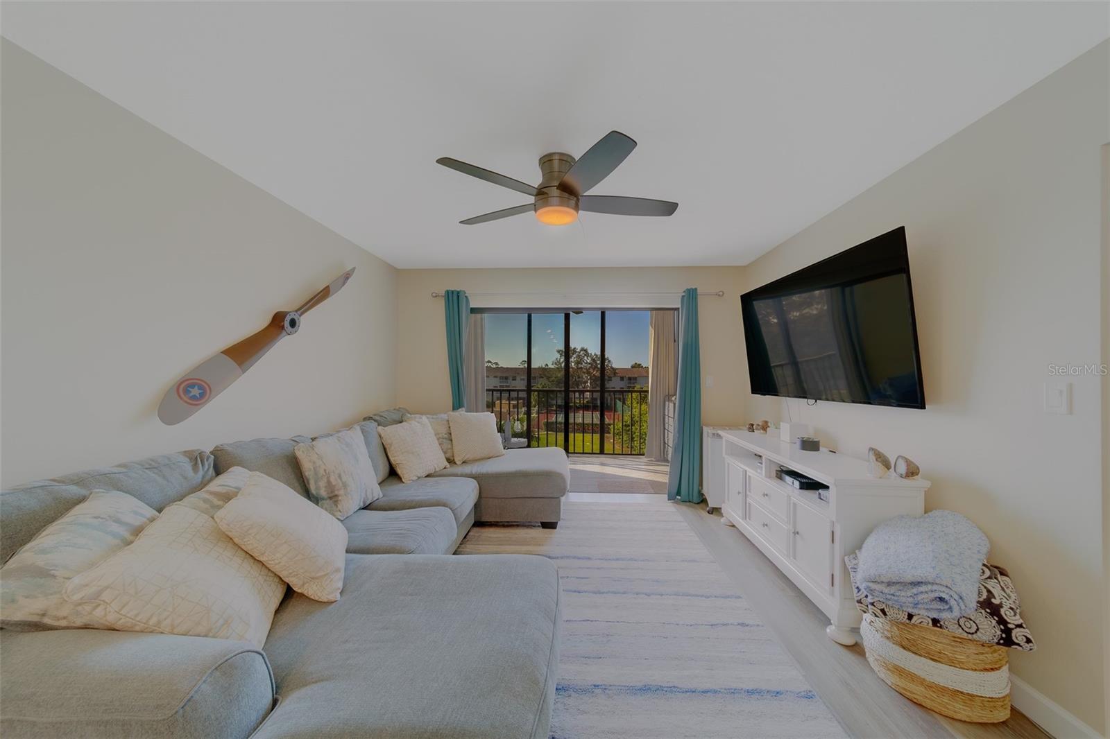 Image 16 of 66 For 5849 Park Street N 404