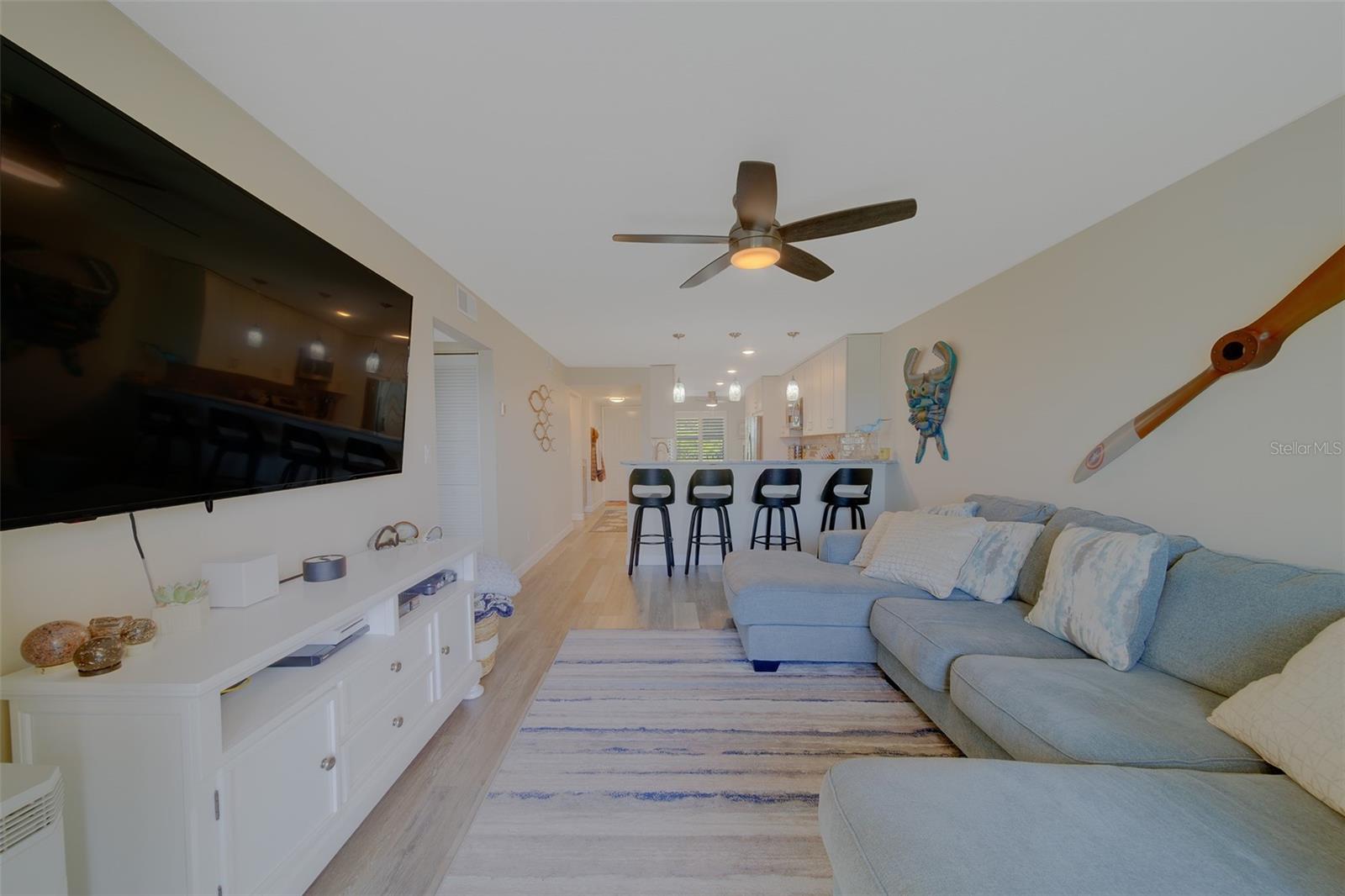 Image 17 of 66 For 5849 Park Street N 404