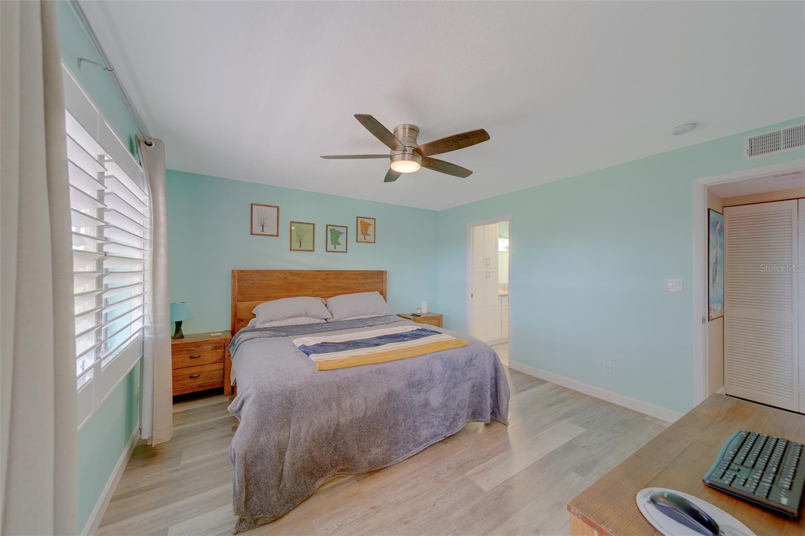 Image 23 of 66 For 5849 Park Street N 404