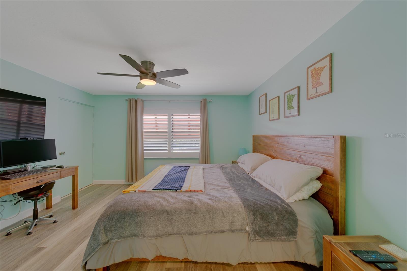 Image 24 of 66 For 5849 Park Street N 404