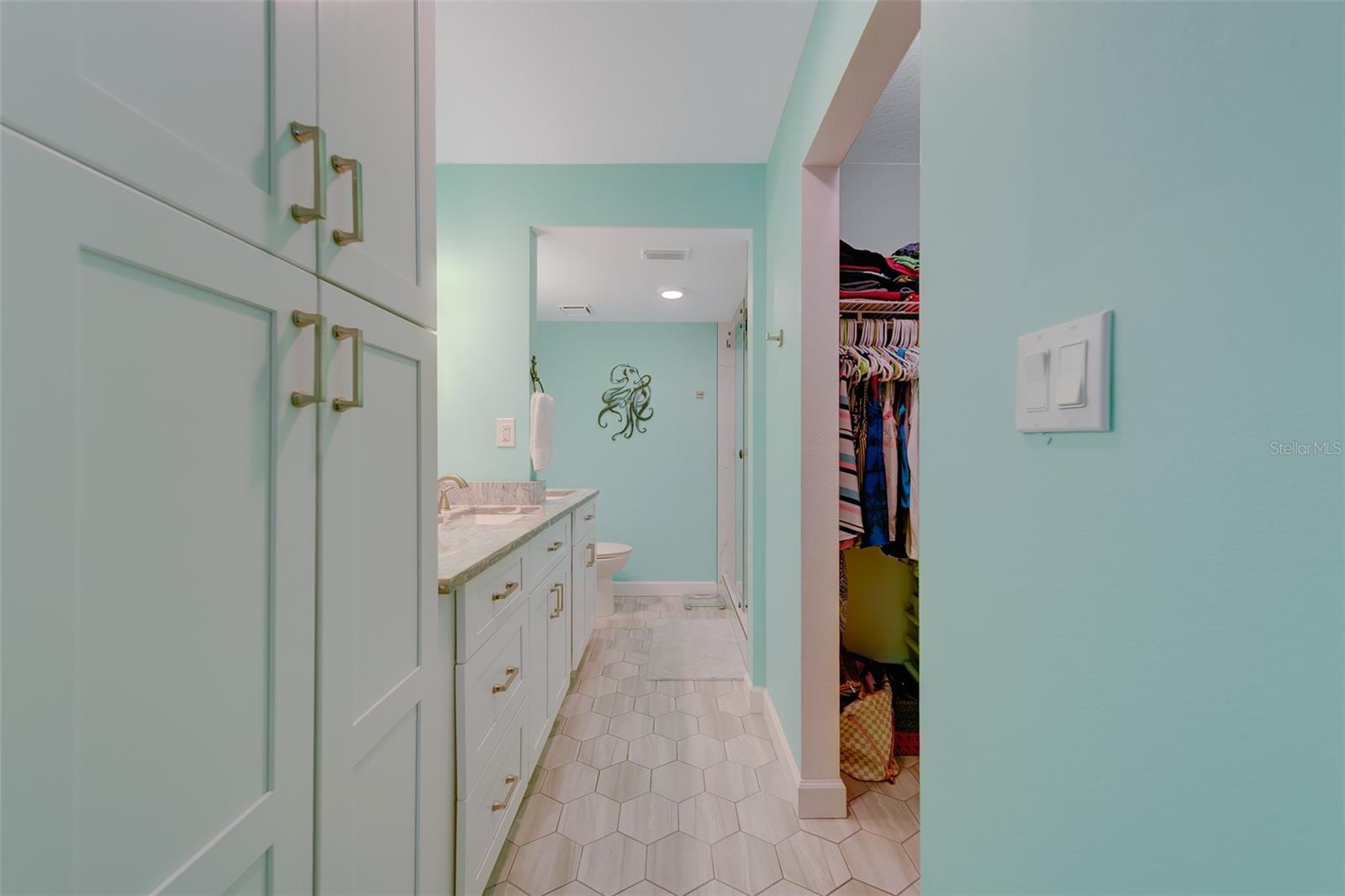 Image 25 of 66 For 5849 Park Street N 404