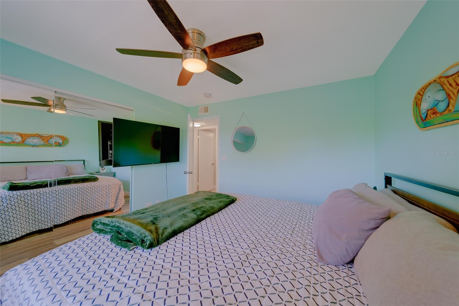 Image 31 of 66 For 5849 Park Street N 404