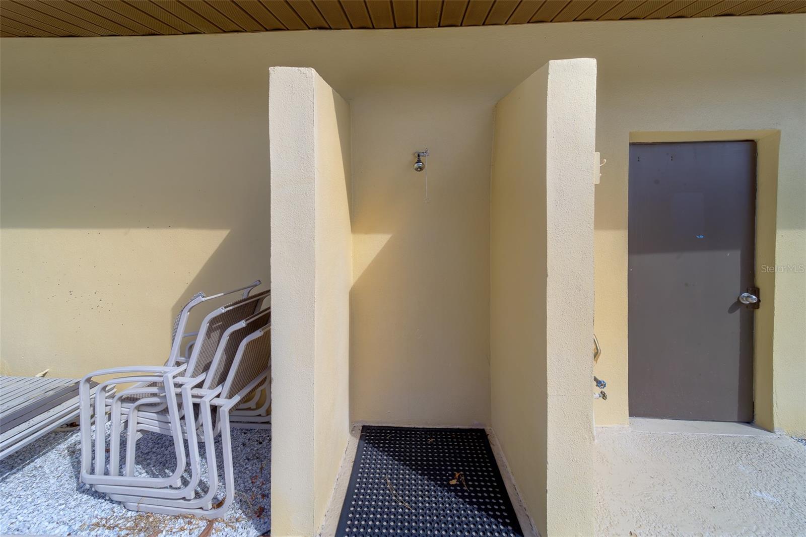 Image 38 of 66 For 5849 Park Street N 404