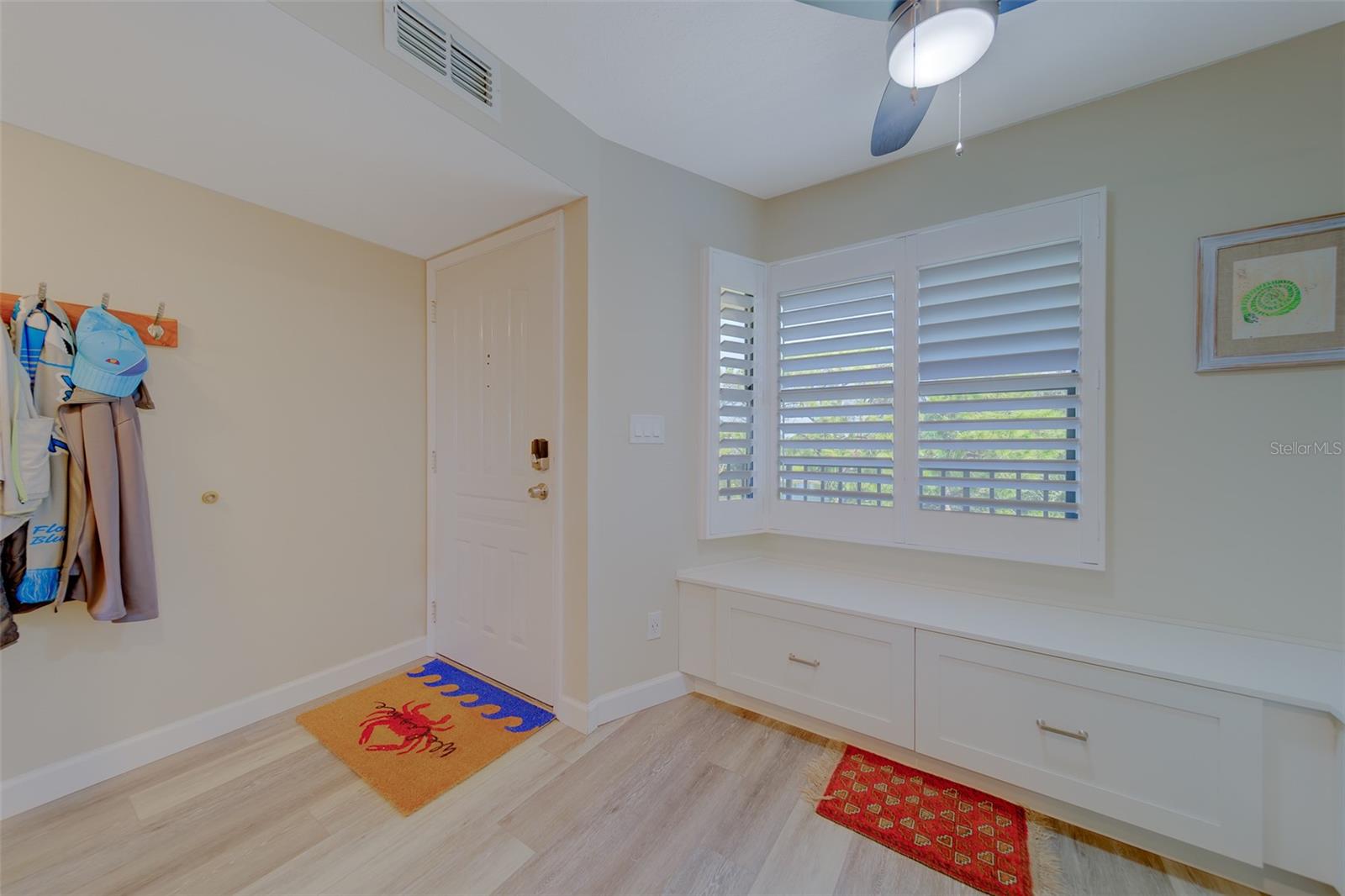 Image 4 of 66 For 5849 Park Street N 404