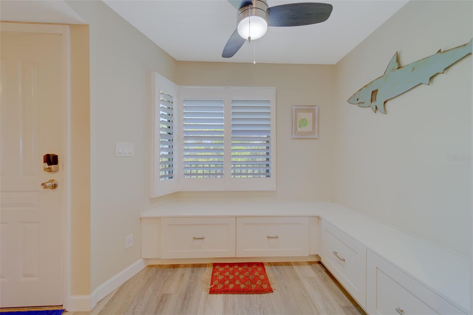 Image 5 of 66 For 5849 Park Street N 404