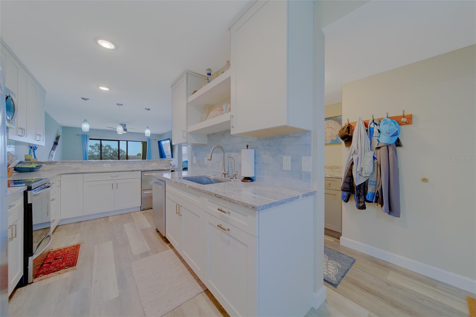 Image 9 of 66 For 5849 Park Street N 404