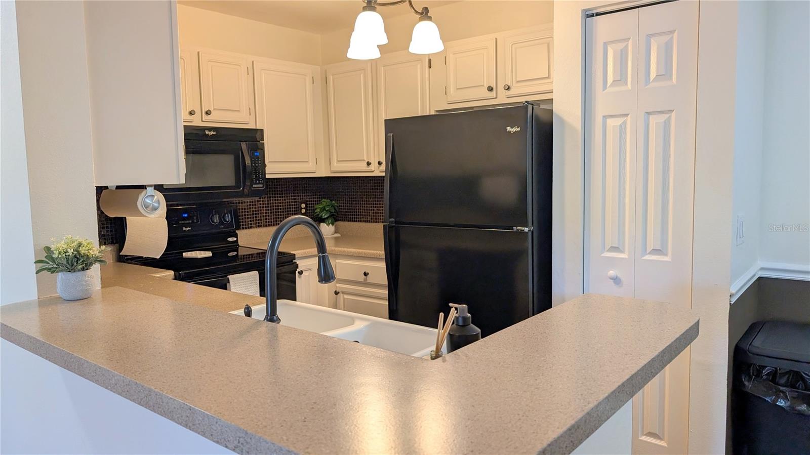 Image 10 of 36 For 1920 Summer Club Drive 110