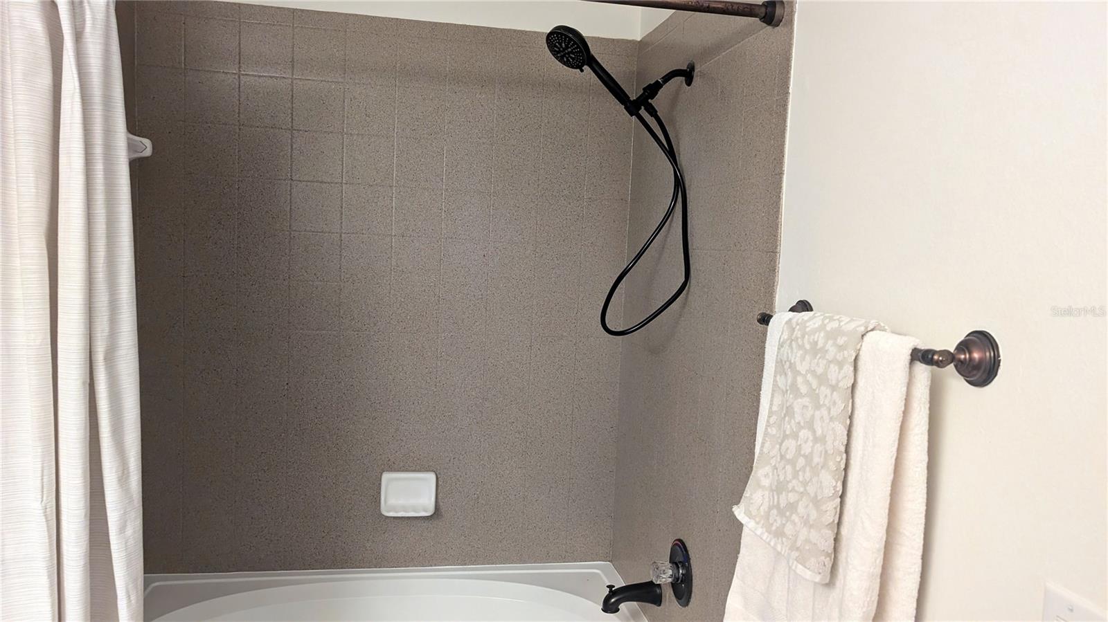 Image 16 of 36 For 1920 Summer Club Drive 110