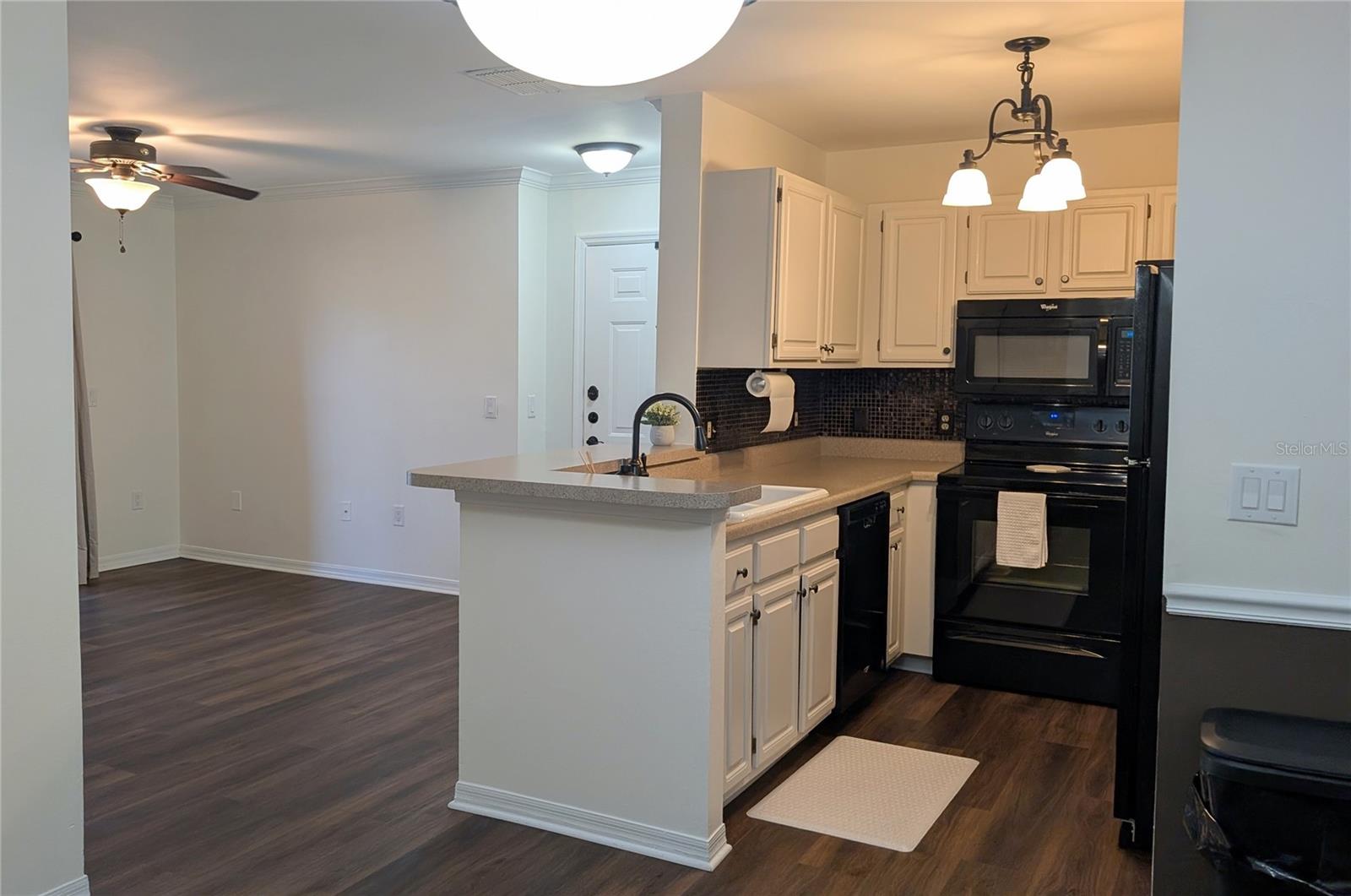 Image 3 of 36 For 1920 Summer Club Drive 110