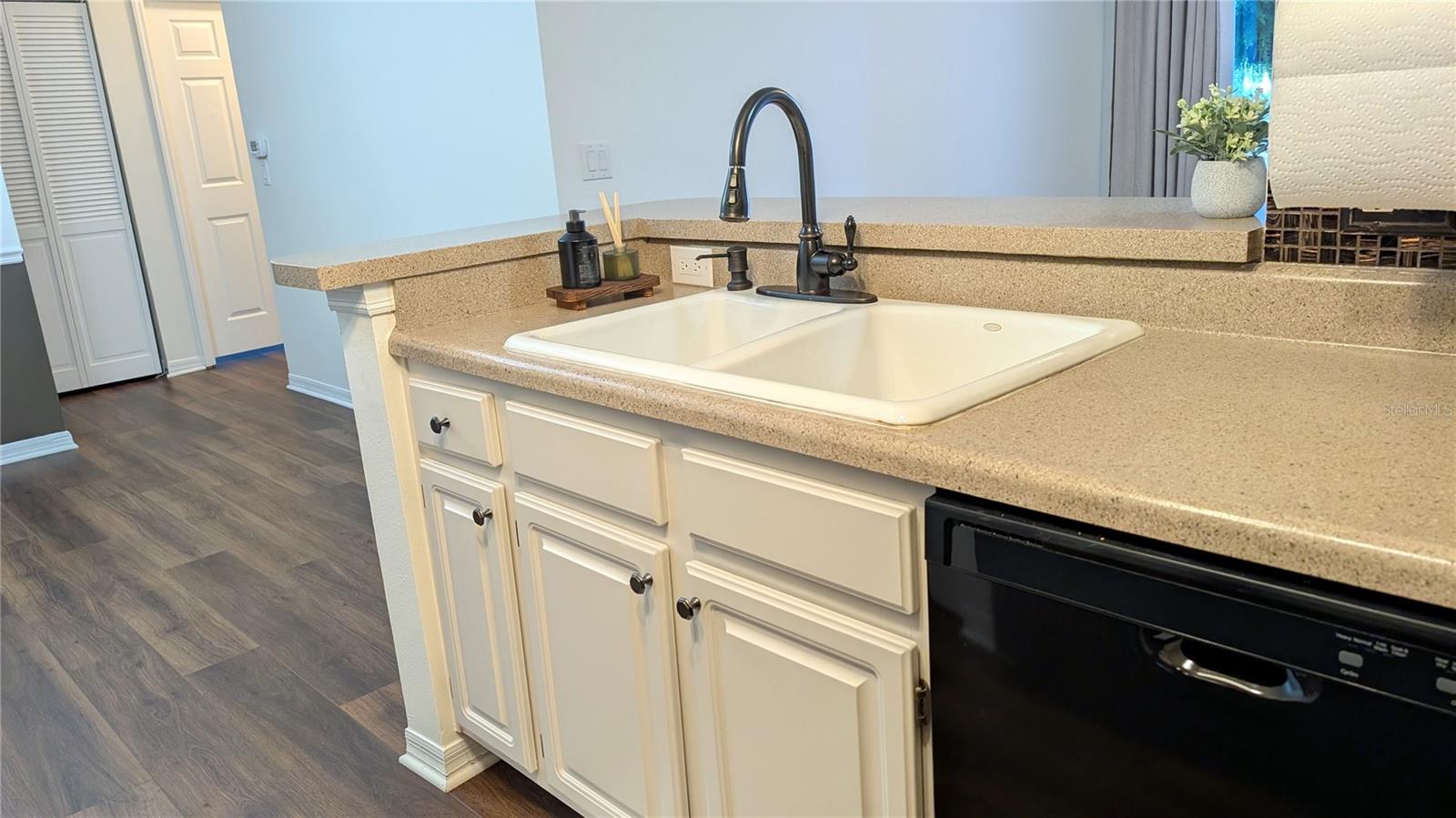 Image 7 of 36 For 1920 Summer Club Drive 110