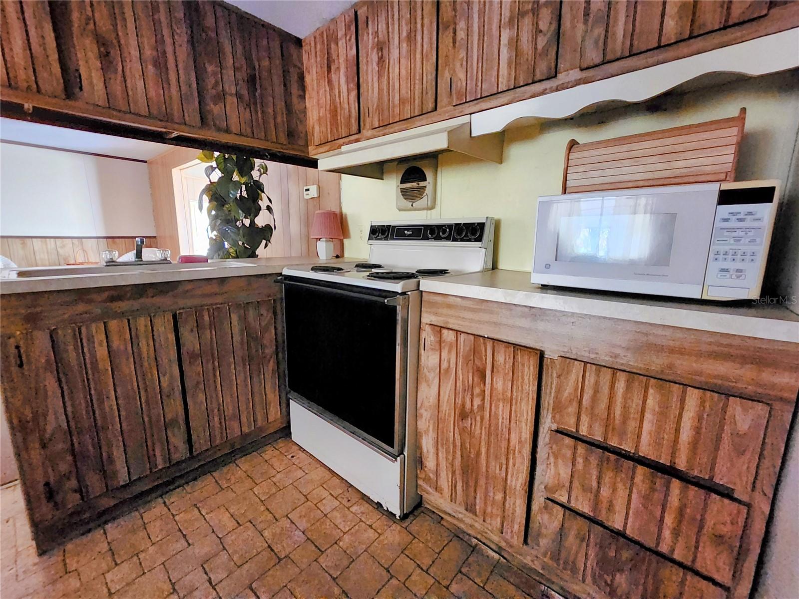 Image 16 of 80 For 13022 Shawnee Trail