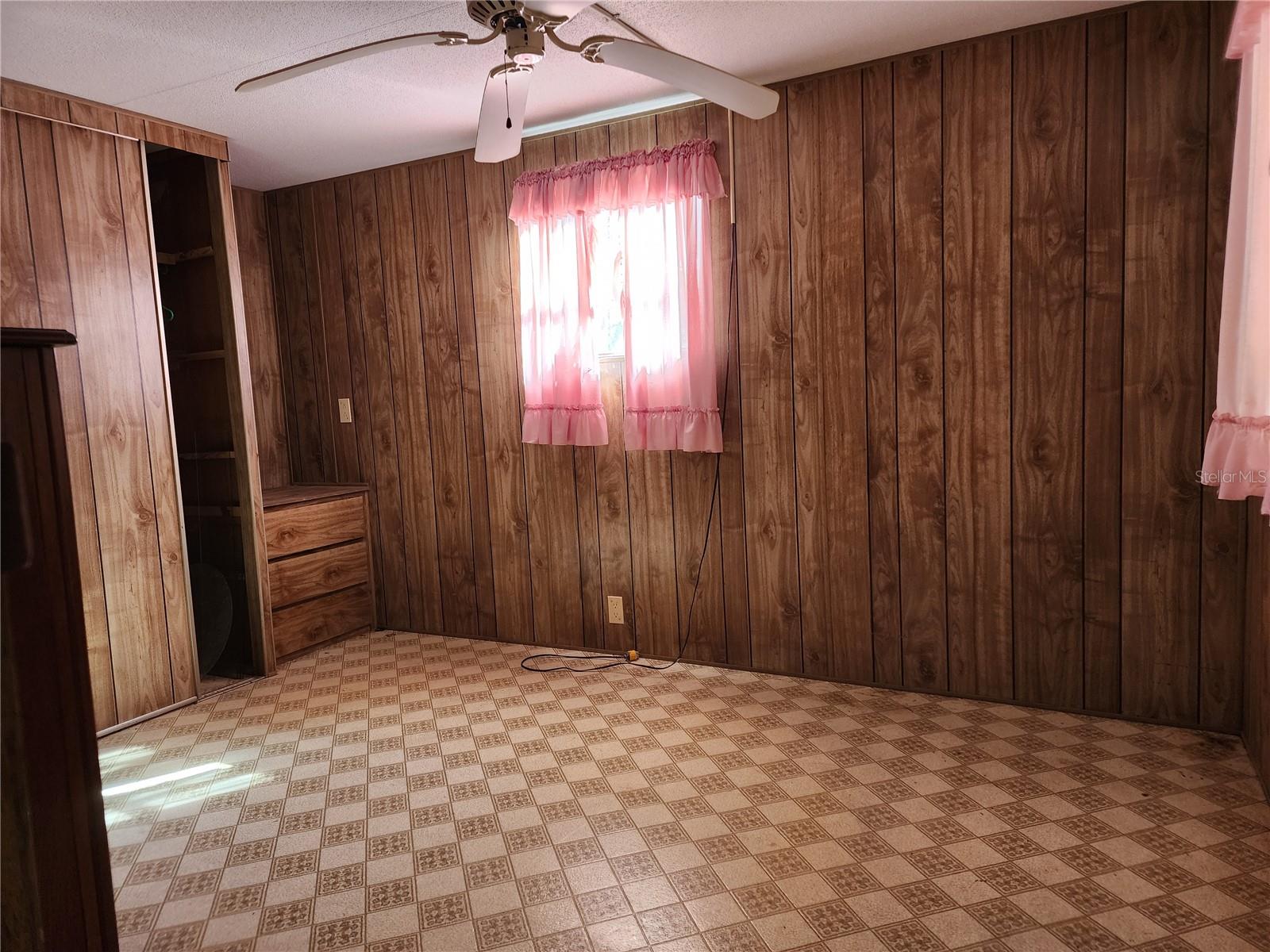 Image 9 of 80 For 13022 Shawnee Trail