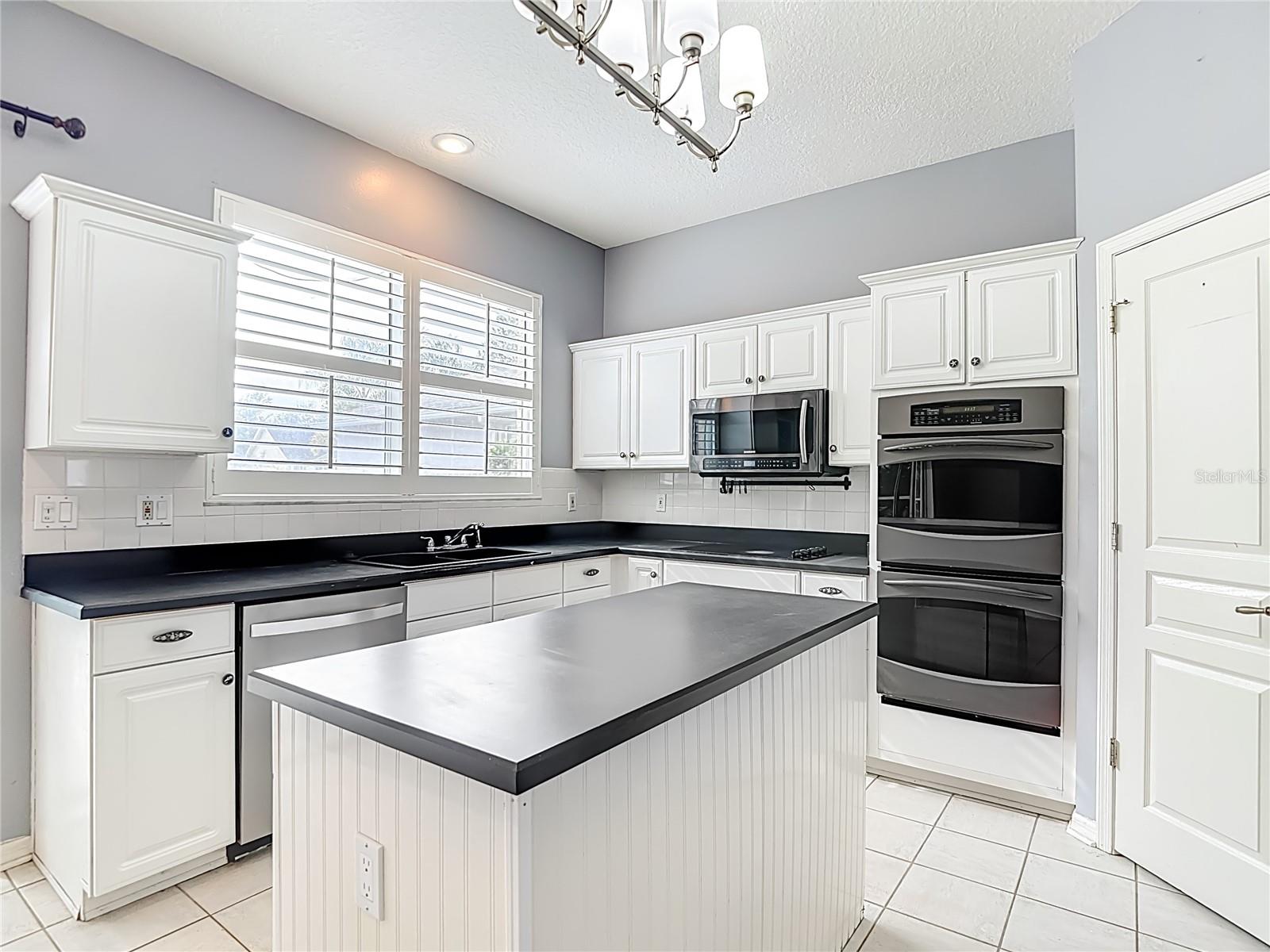 Image 19 of 98 For 8708 Bay Laurel Court