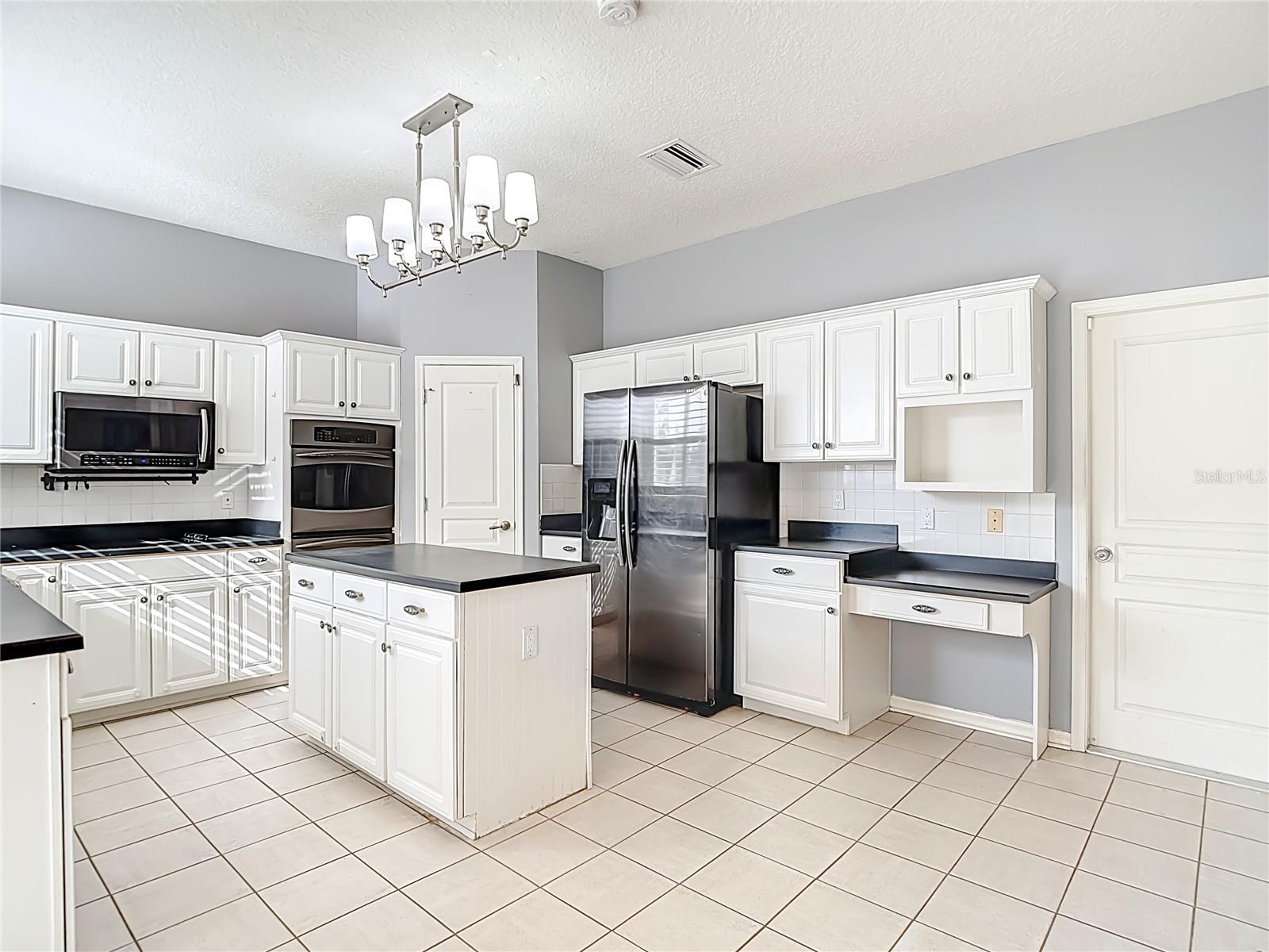 Image 21 of 98 For 8708 Bay Laurel Court