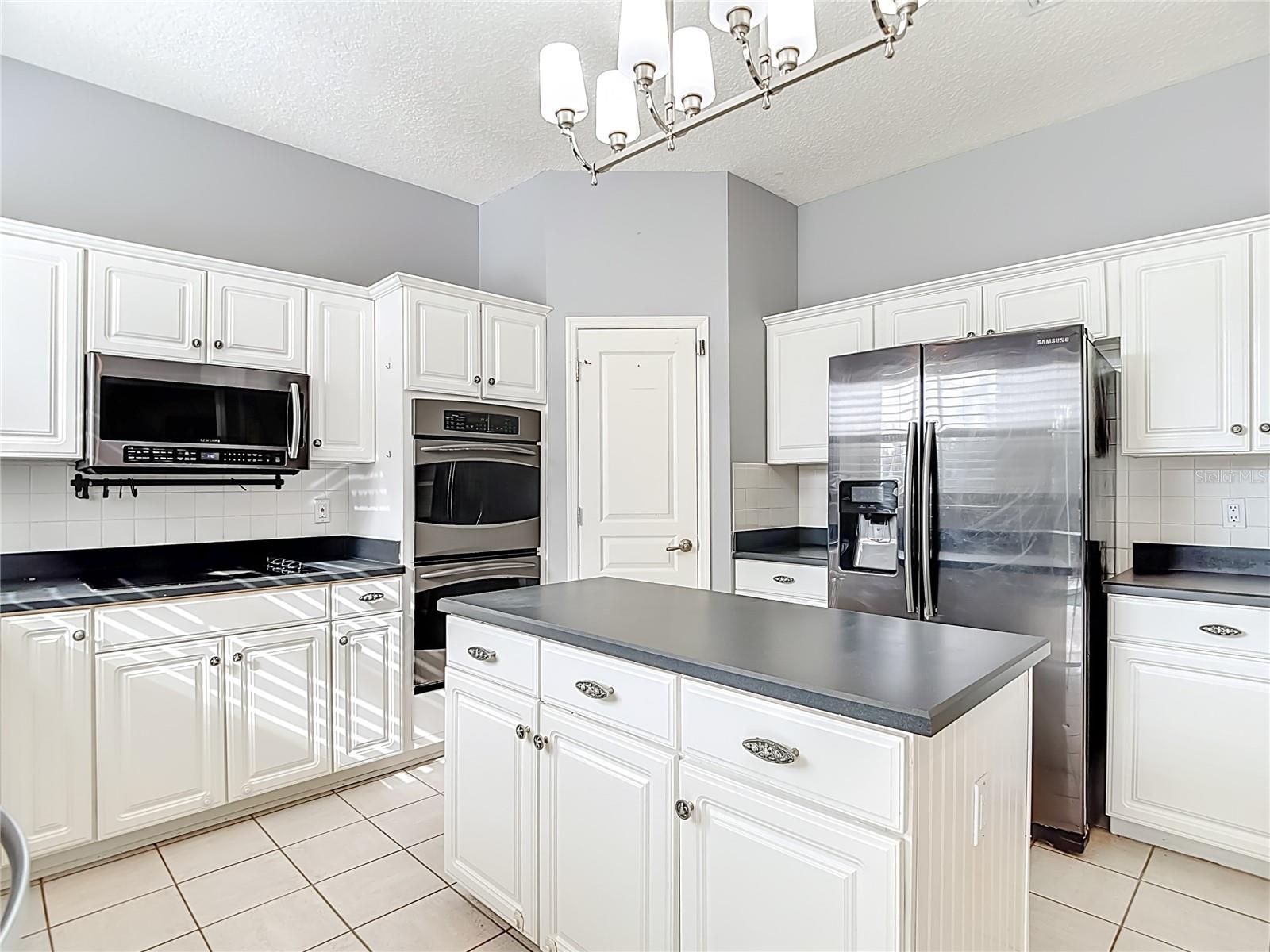 Image 23 of 98 For 8708 Bay Laurel Court