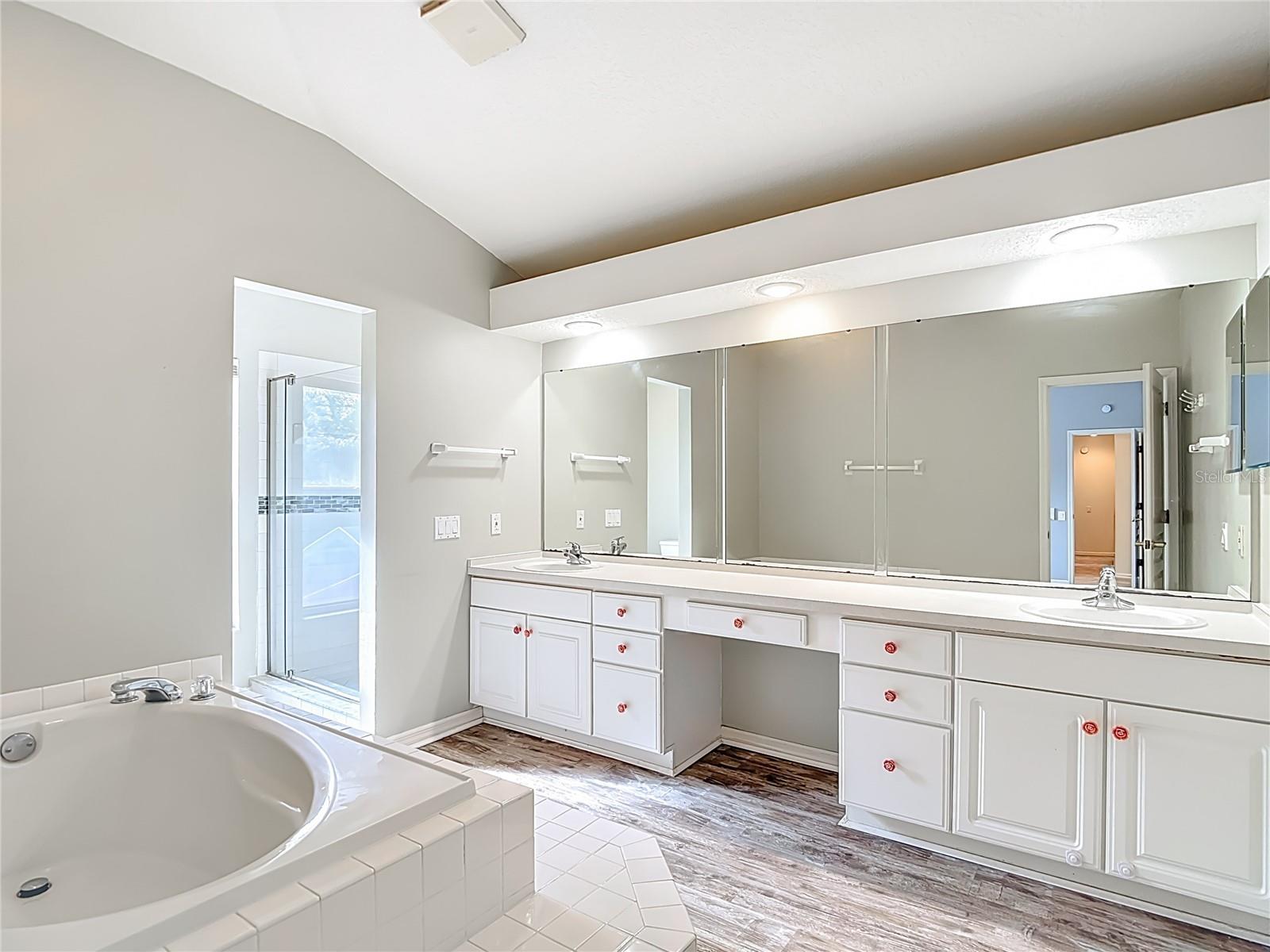 Image 71 of 98 For 8708 Bay Laurel Court