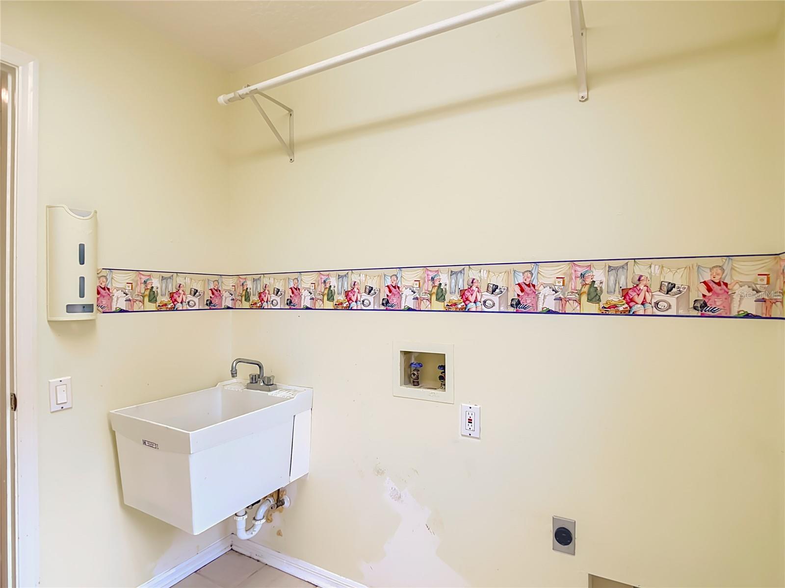 Image 76 of 98 For 8708 Bay Laurel Court