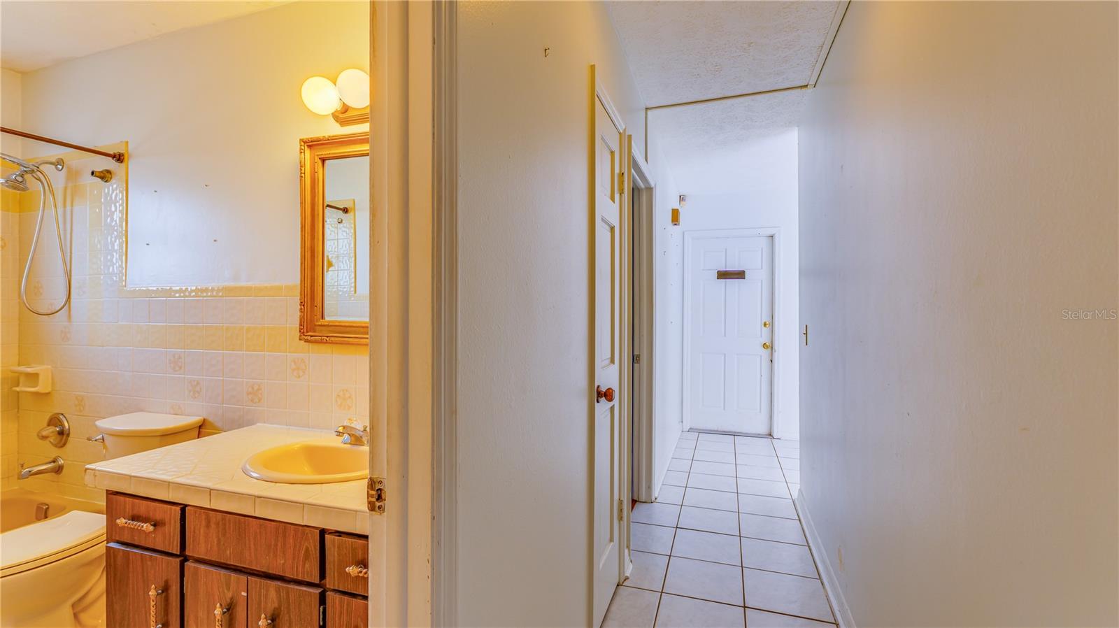 Listing photo id 26 for 633 Huntington Street