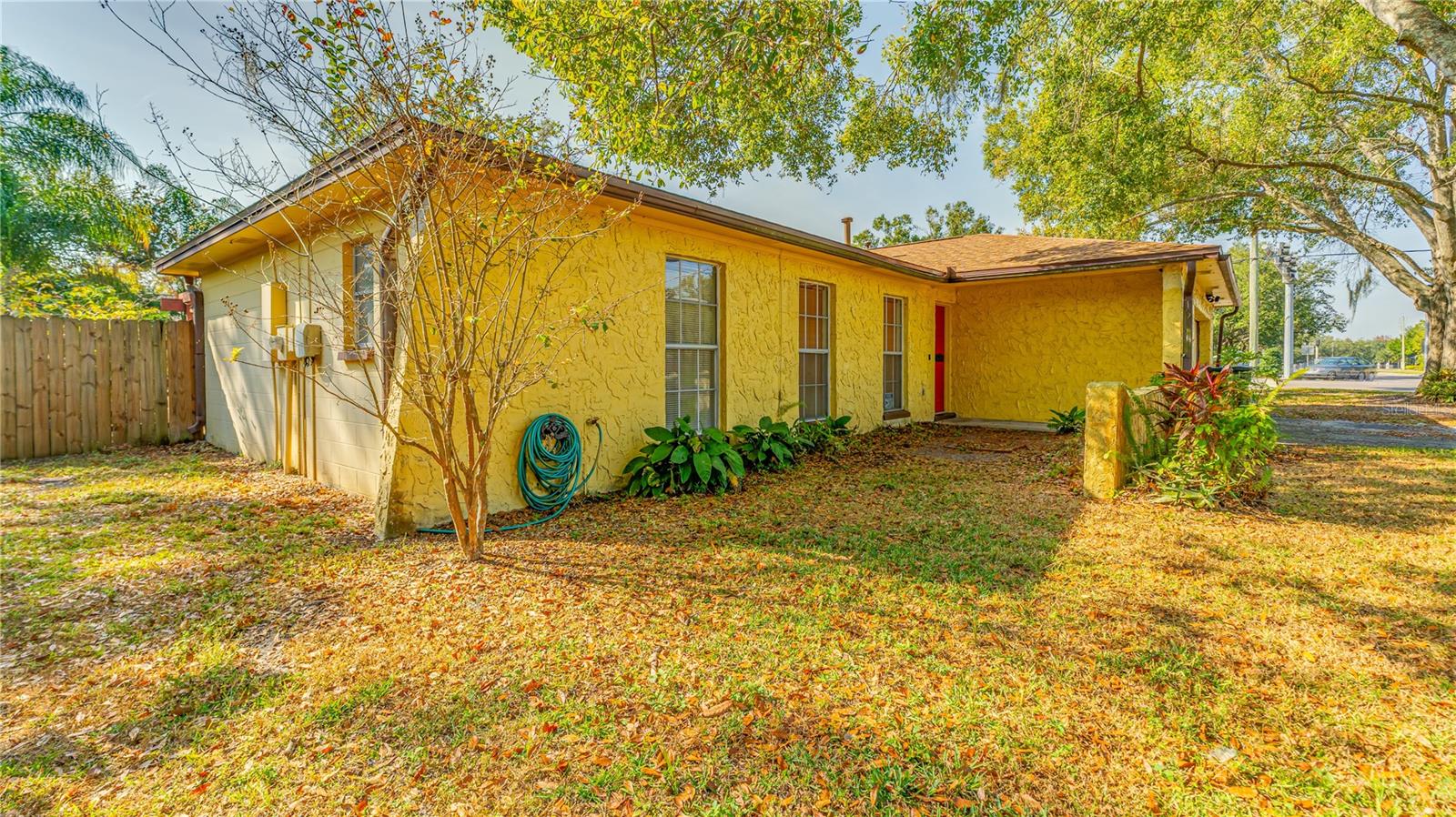 Listing photo id 1 for 633 Huntington Street