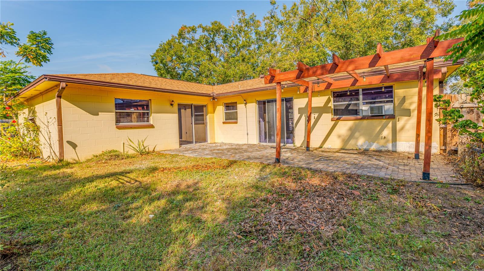 Listing photo id 28 for 633 Huntington Street