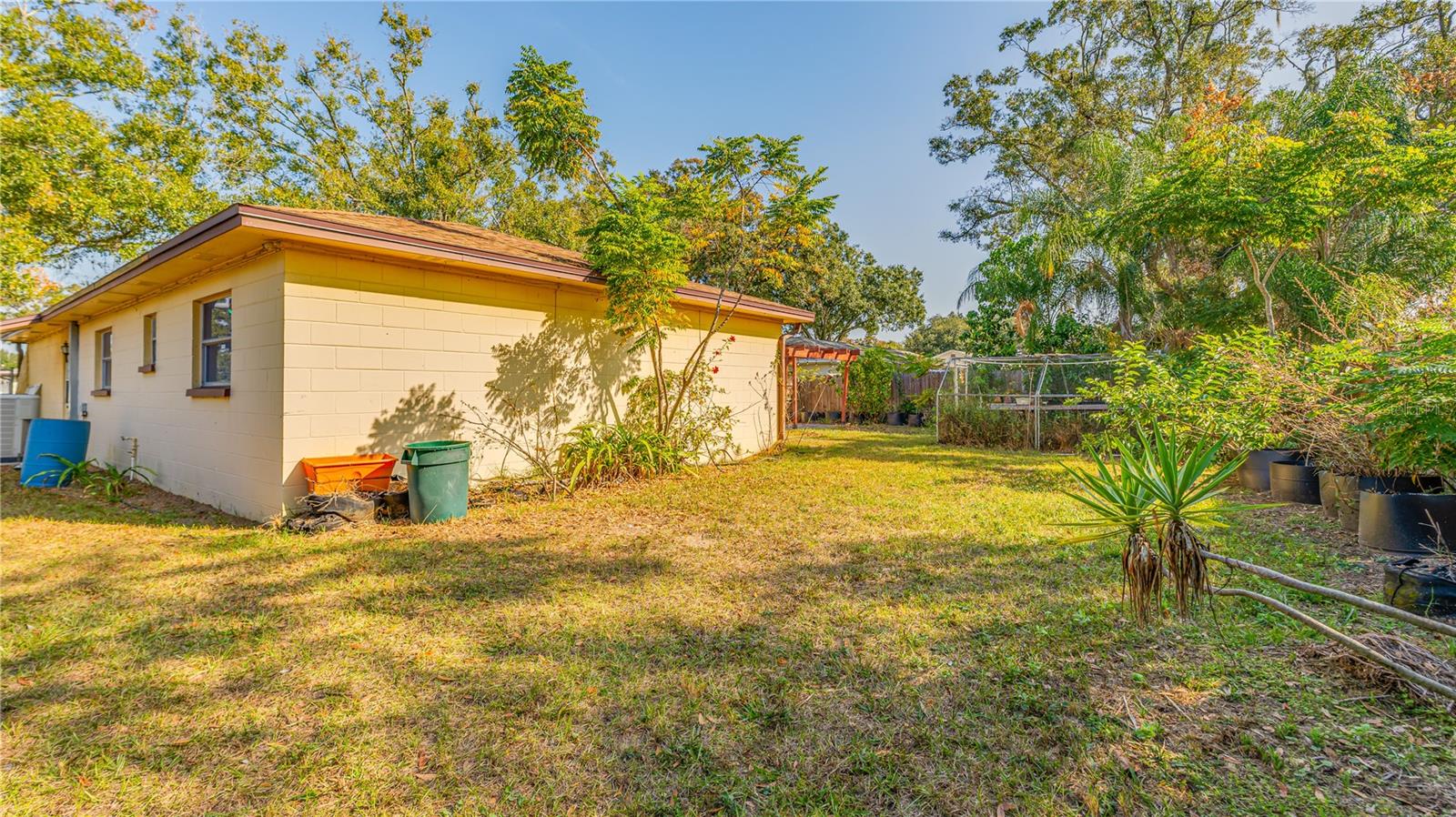 Listing photo id 29 for 633 Huntington Street