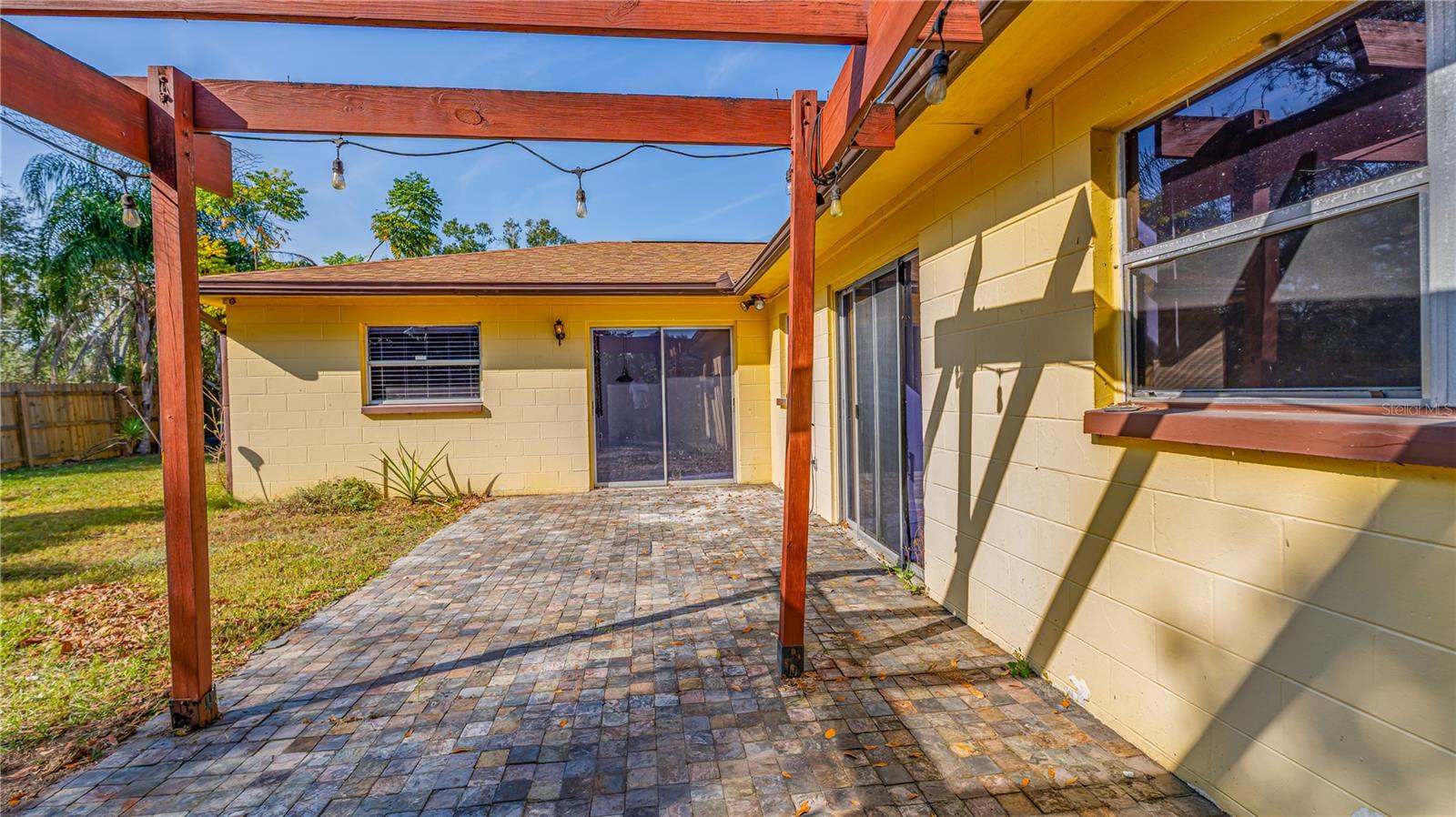 Listing photo id 33 for 633 Huntington Street