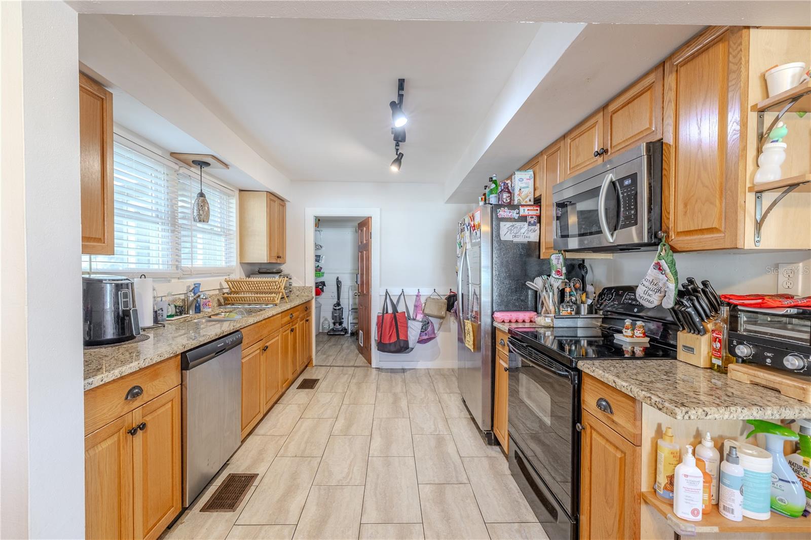 Image 11 of 45 For 1765 Kings Highway