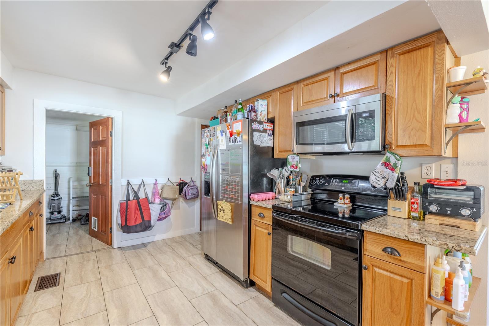 Image 12 of 45 For 1765 Kings Highway