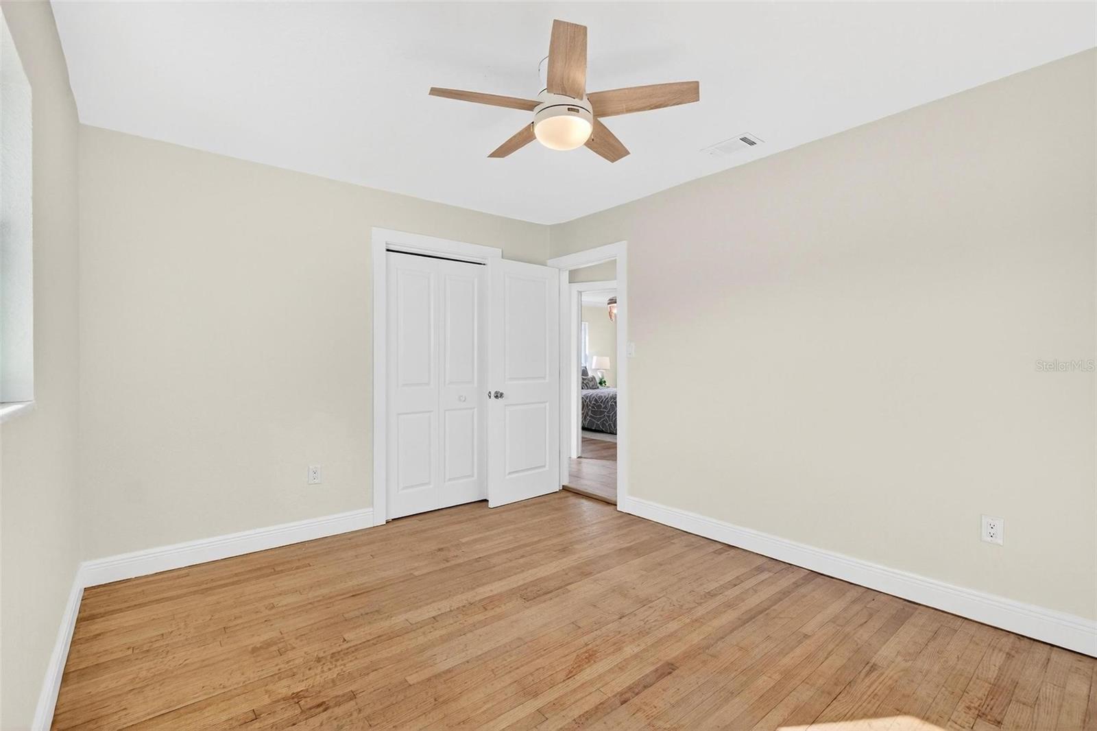 Image 17 of 37 For 4709 Mineola Street