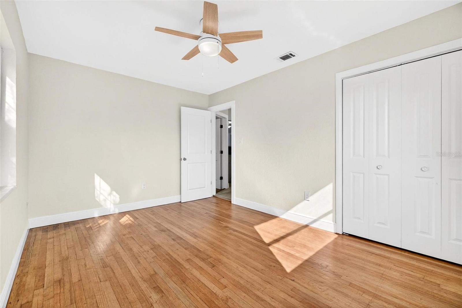 Image 19 of 37 For 4709 Mineola Street