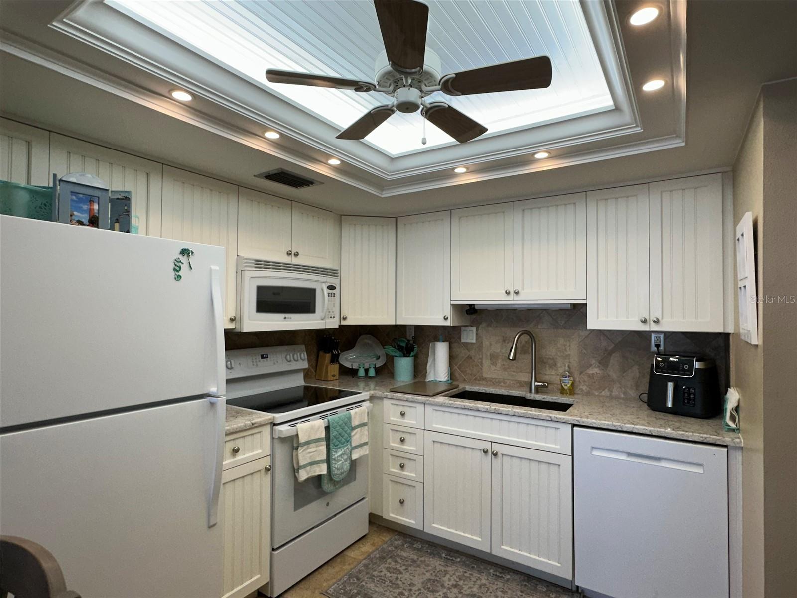 Image 20 of 37 For 4799 Atlantic Avenue 1030