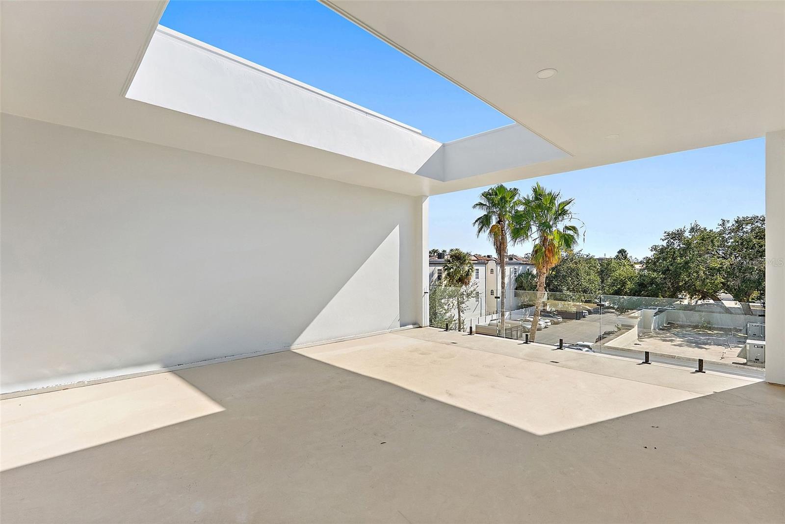 Image 11 of 31 For 2320 North B Street 2