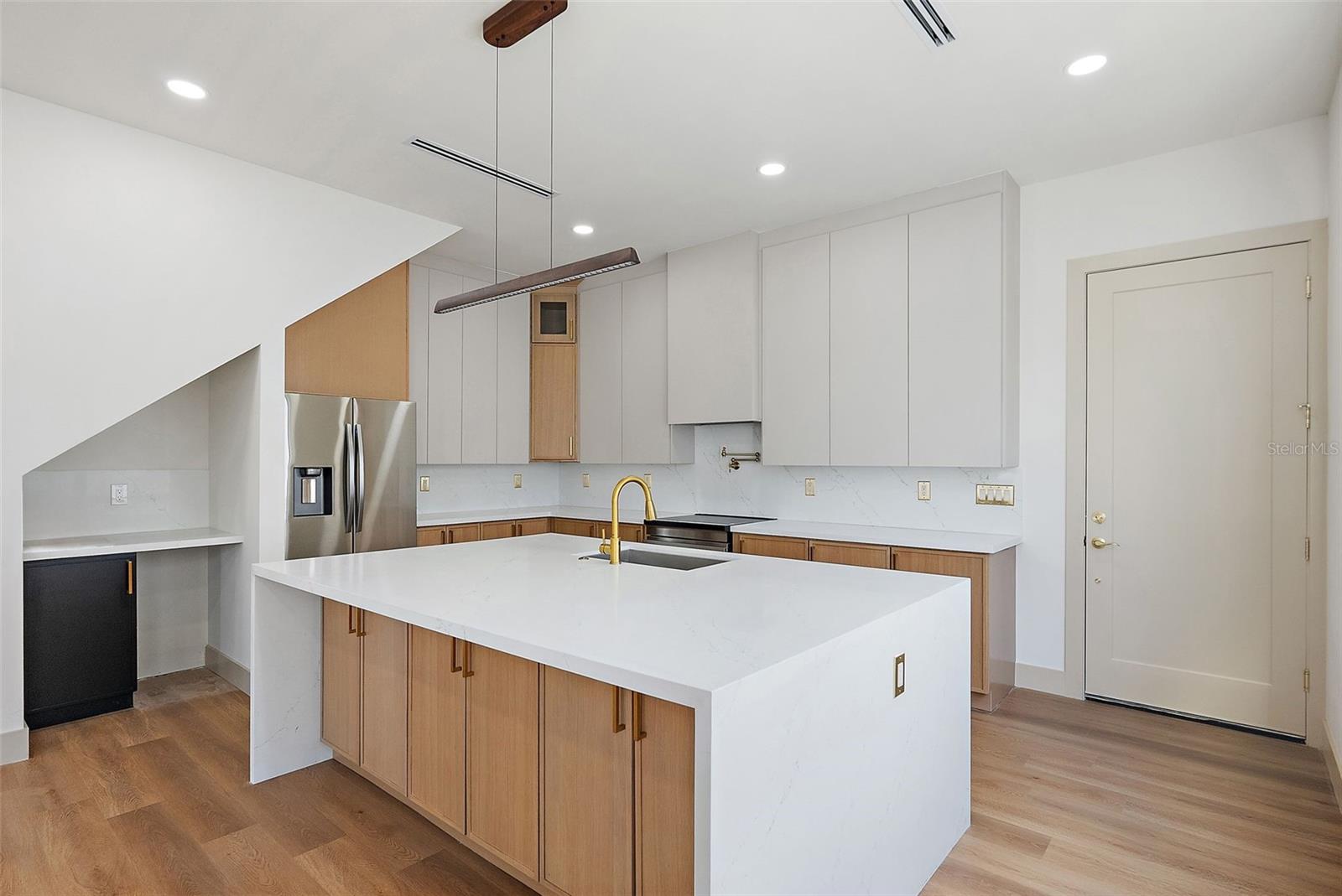 Image 12 of 31 For 2320 North B Street 2