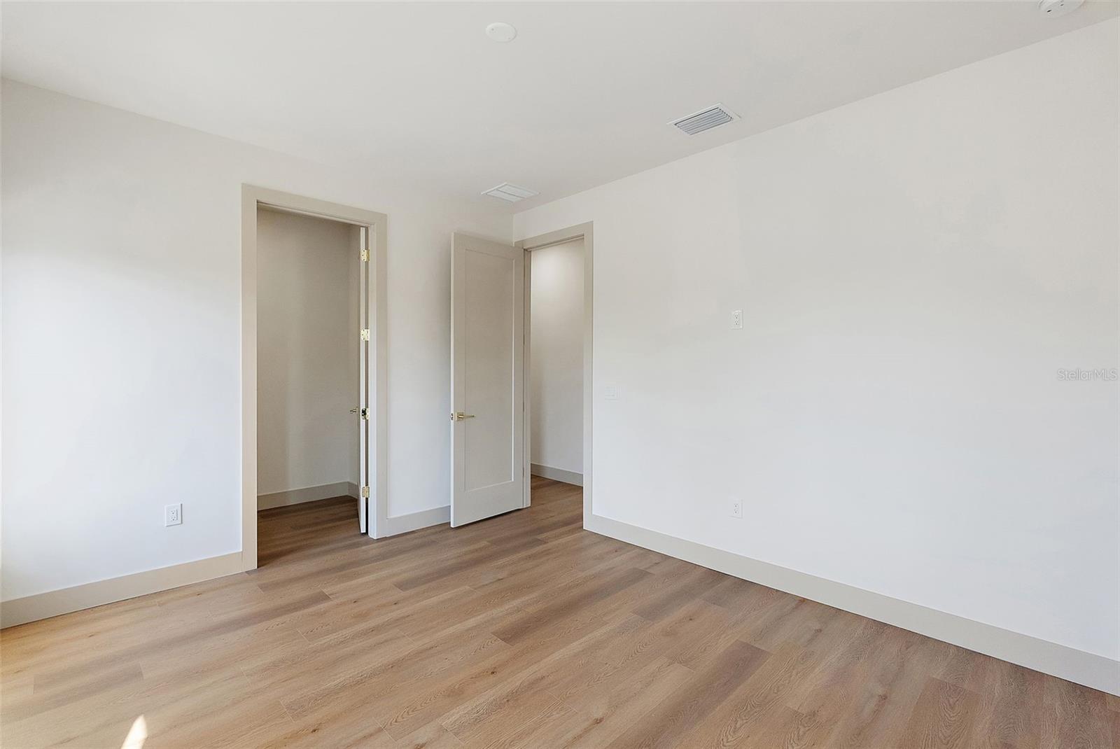 Image 14 of 31 For 2320 North B Street 2