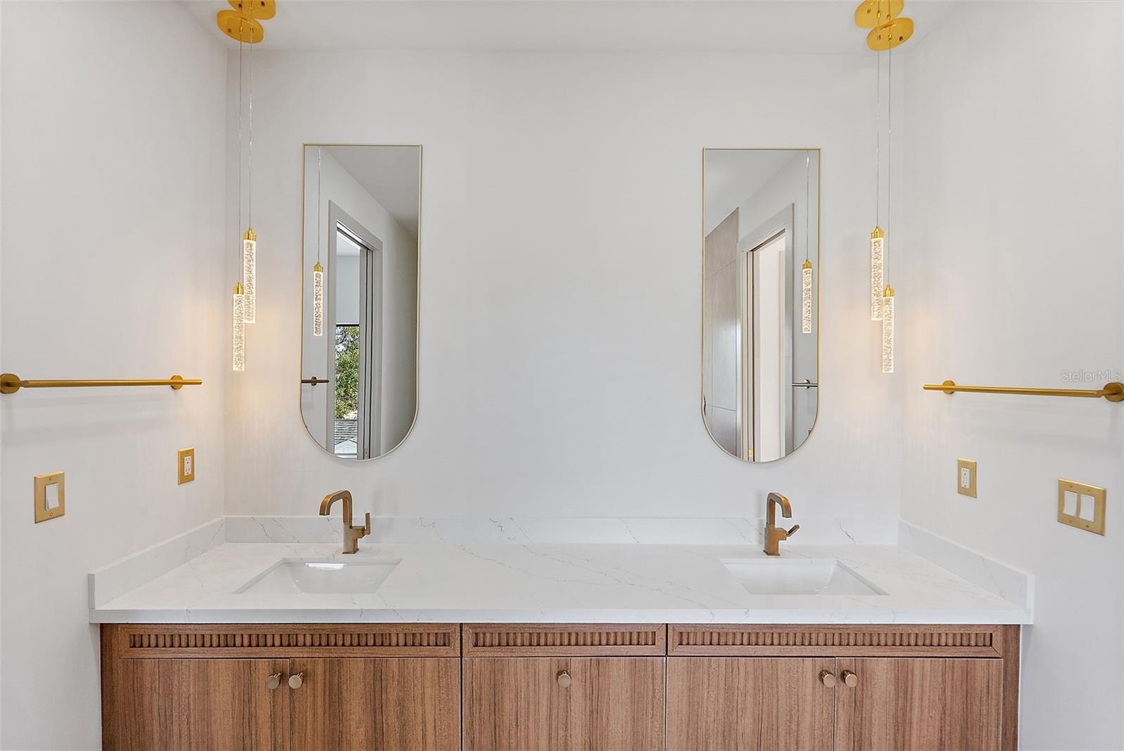 Image 15 of 31 For 2320 North B Street 2