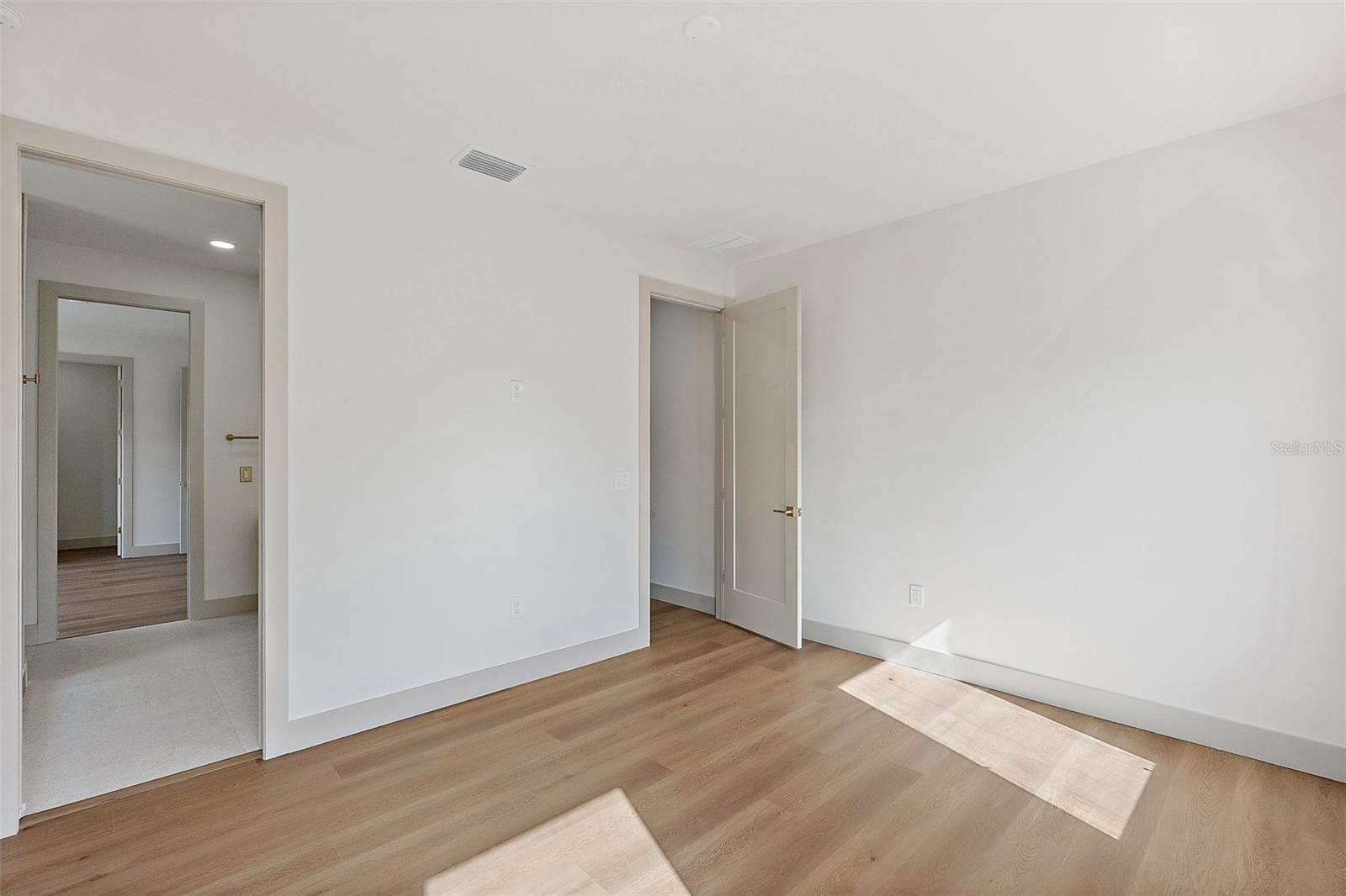 Image 18 of 31 For 2320 North B Street 2