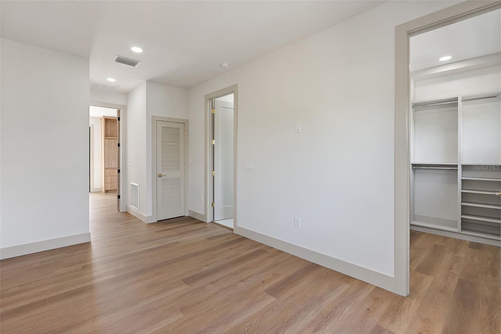 Image 28 of 31 For 2320 North B Street 2