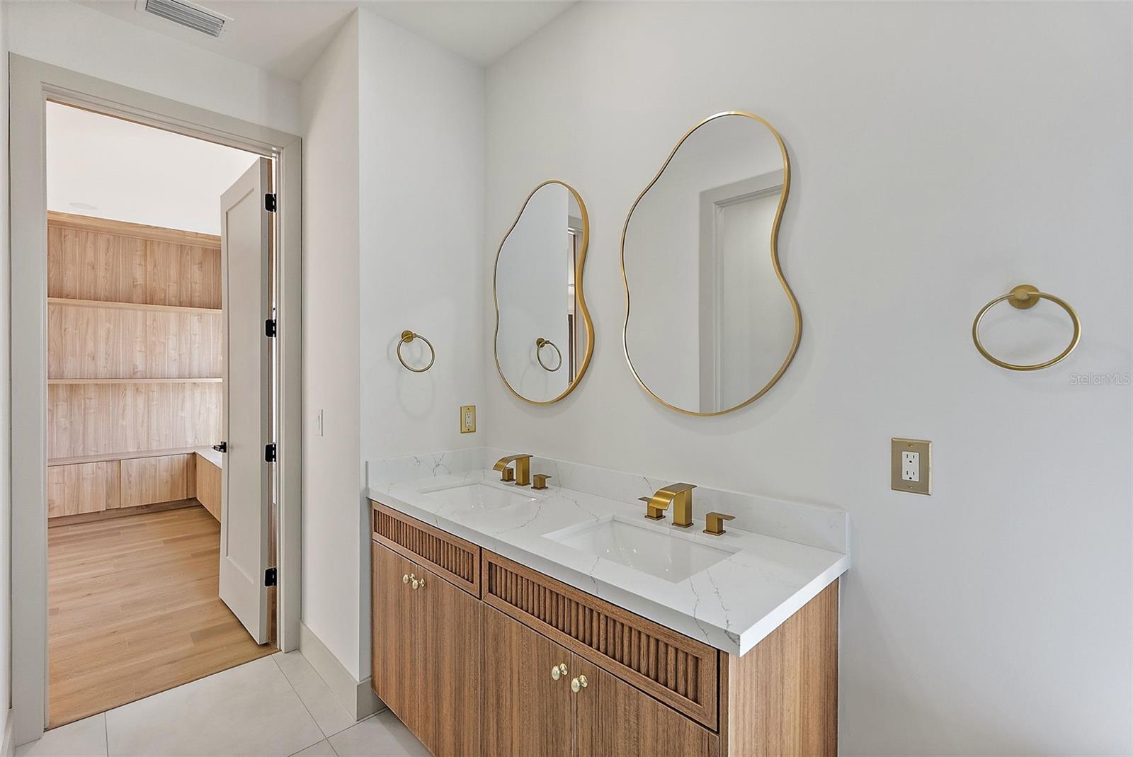 Image 30 of 31 For 2320 North B Street 2