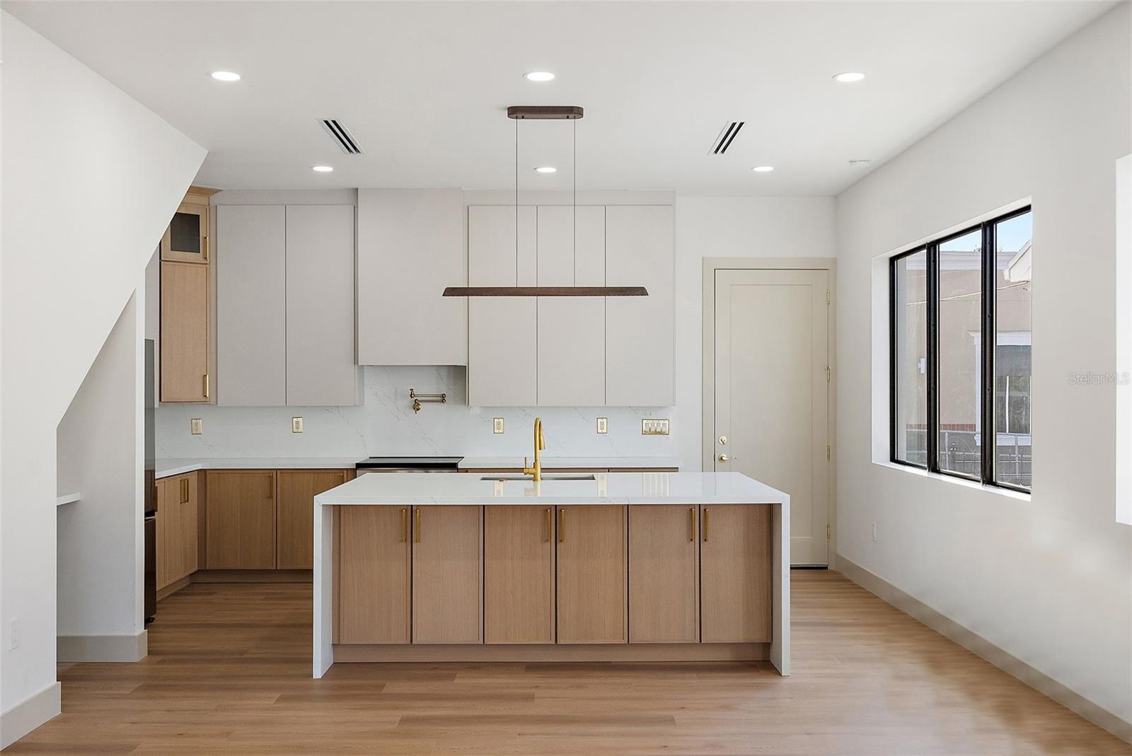 Image 6 of 31 For 2320 North B Street 2