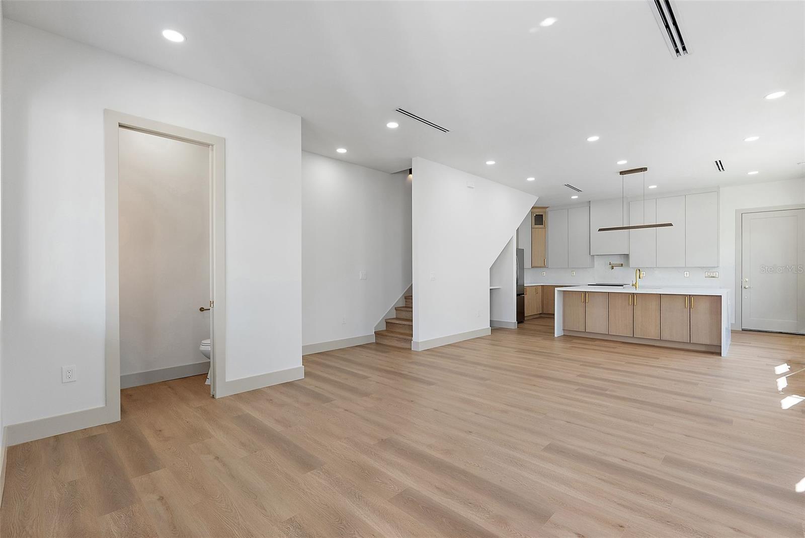 Image 9 of 31 For 2320 North B Street 2