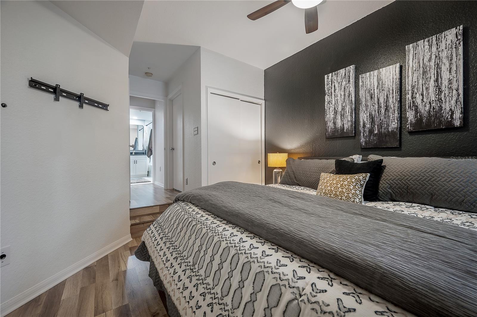 Image 12 of 42 For 410 Armenia Avenue 928